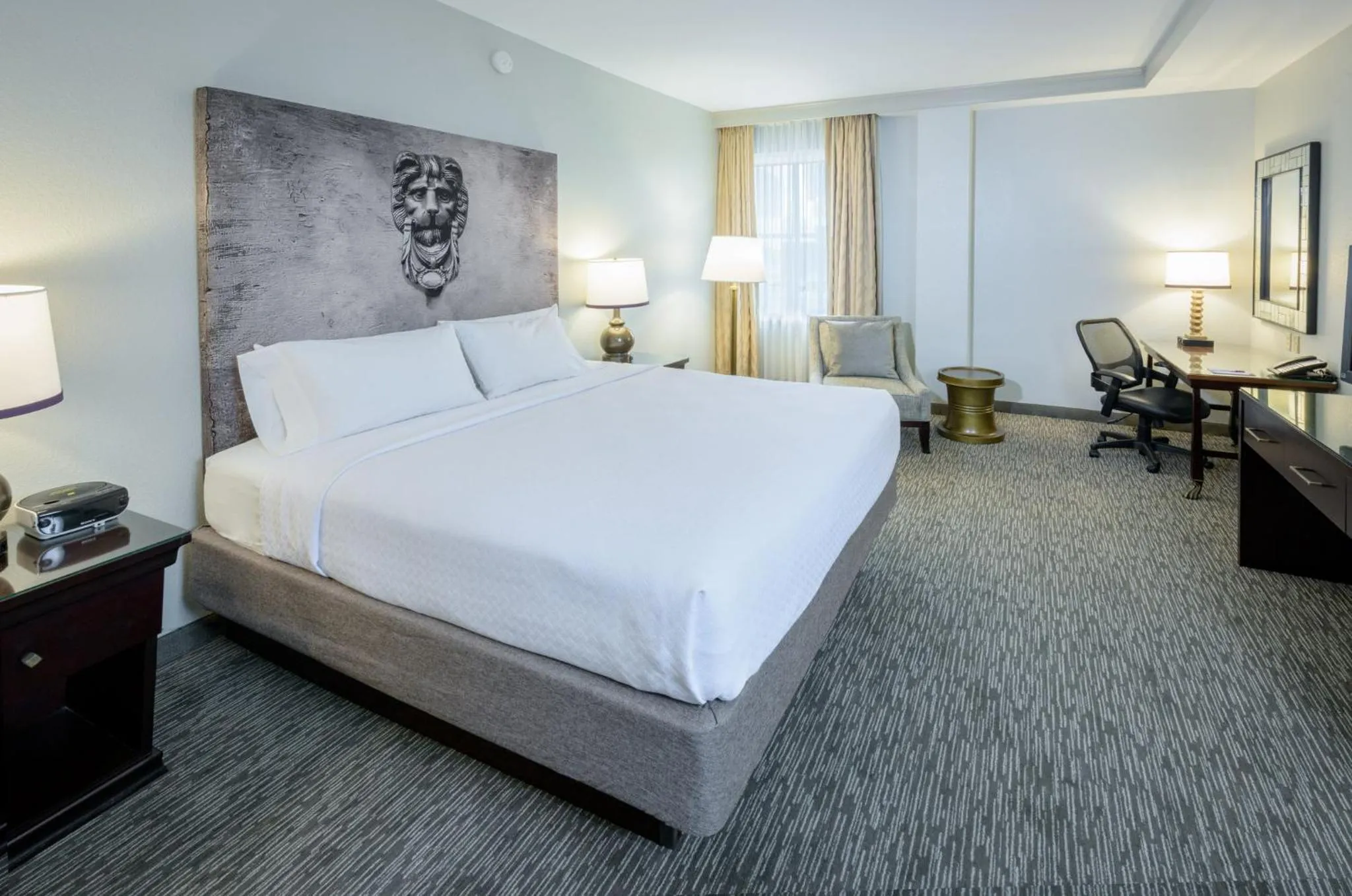 Photo of the whole room, Bed in Crowne Plaza New Orleans French Qtr - Astor by IHG