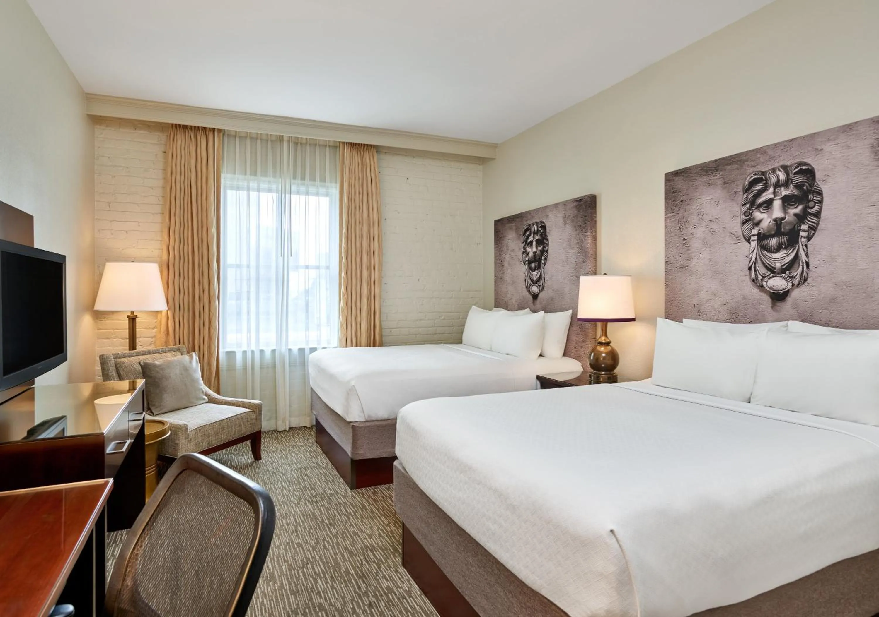 Photo of the whole room, Bed in Crowne Plaza New Orleans French Qtr - Astor by IHG