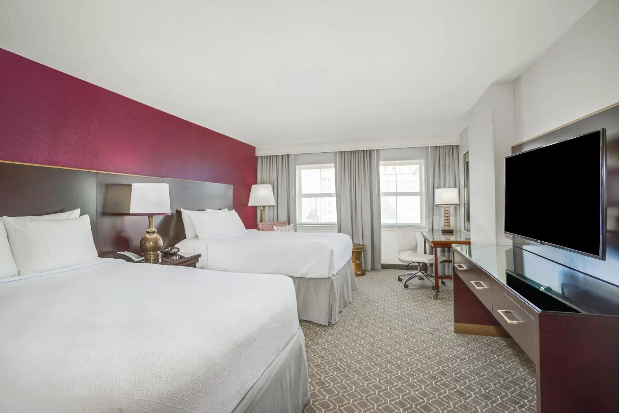 Photo of the whole room, Bed in Crowne Plaza New Orleans French Qtr - Astor by IHG