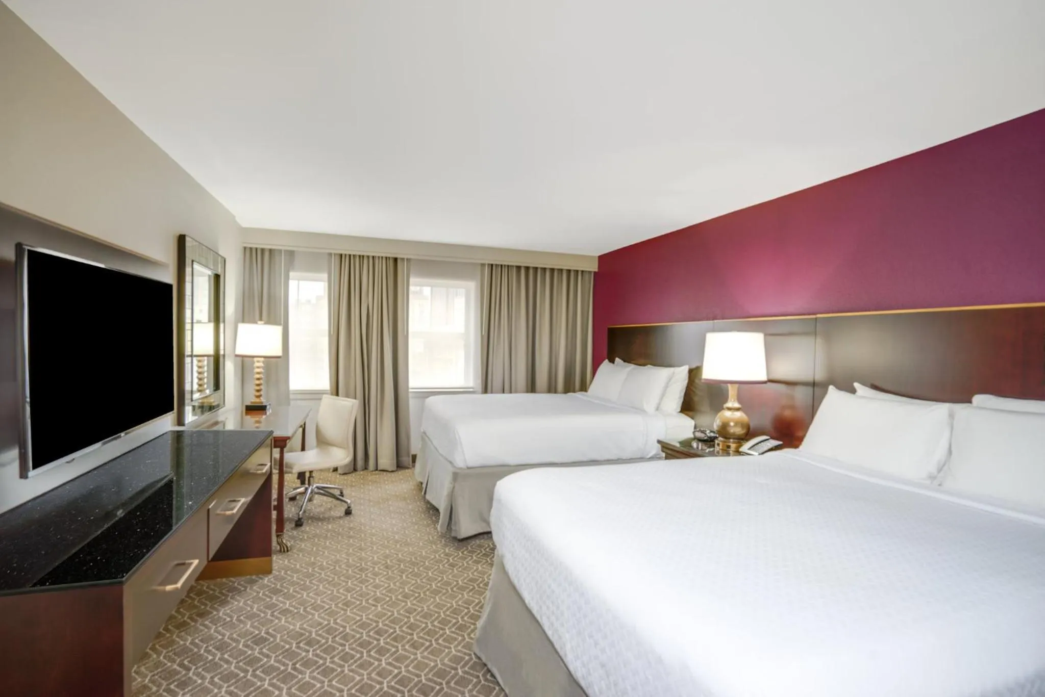 Photo of the whole room, Bed in Crowne Plaza New Orleans French Qtr - Astor by IHG