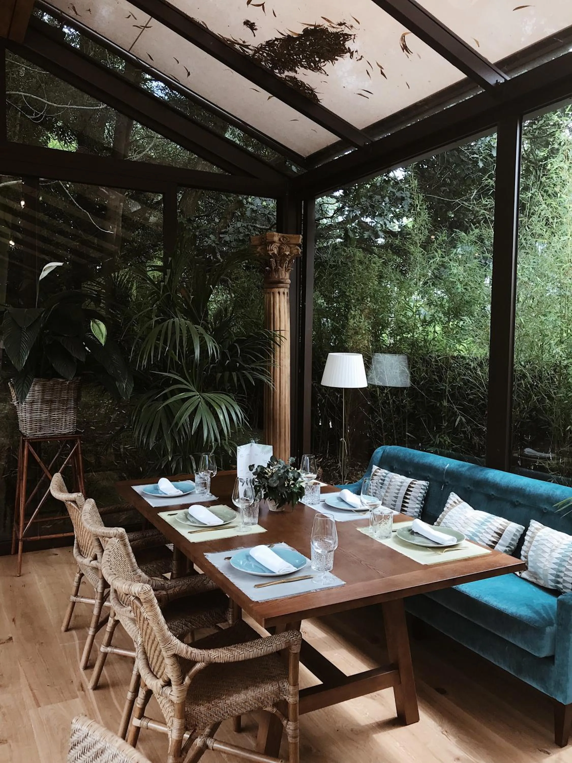 Restaurant/places to eat in Eco Hotel Nos