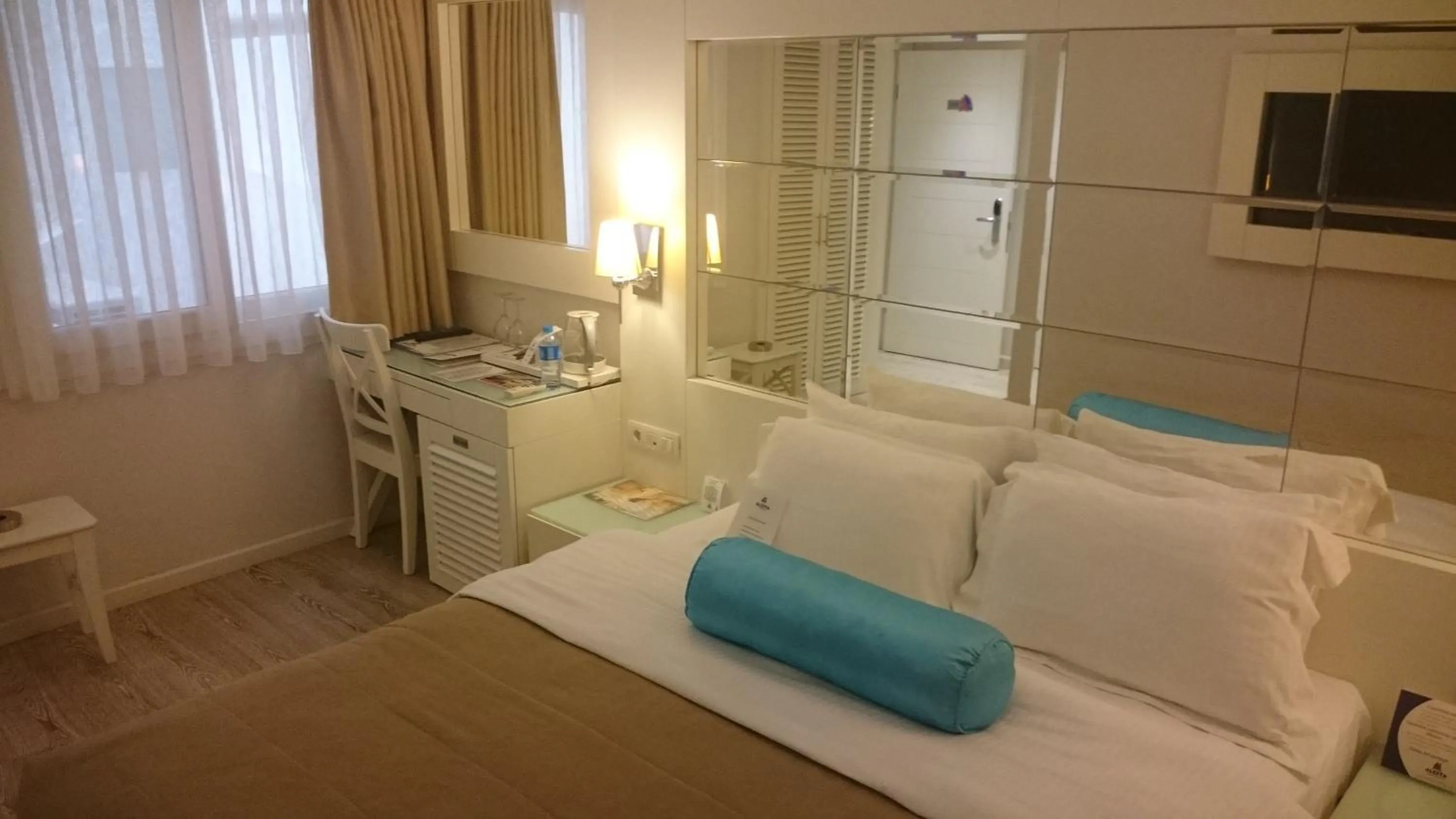 Photo of the whole room in Alesta Residence