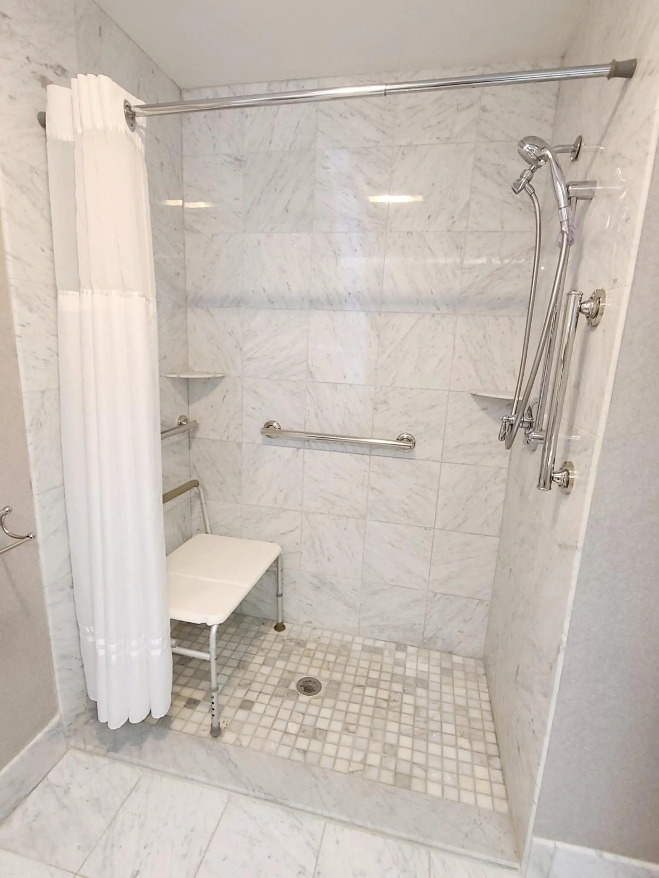 Shower in Avon Old Farms Hotel