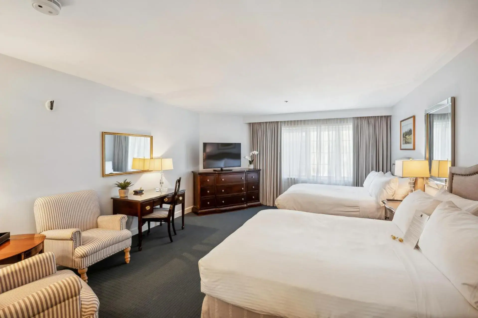 Luxury Deluxe Double Room in Avon Old Farms Hotel Luxury Deluxe Double Room in Avon Old Farms Hotel