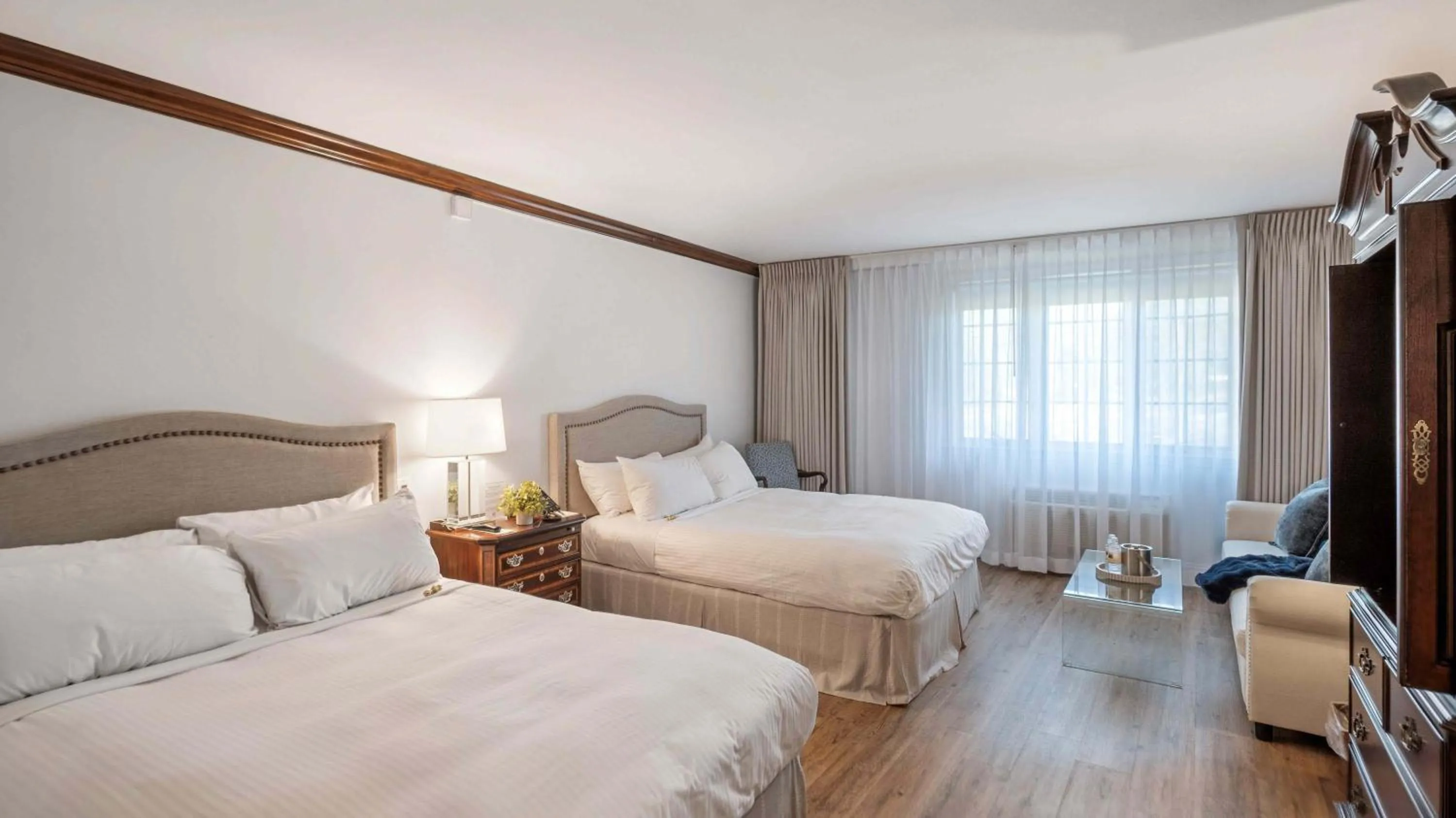 Bedroom, Bed in Avon Old Farms Hotel