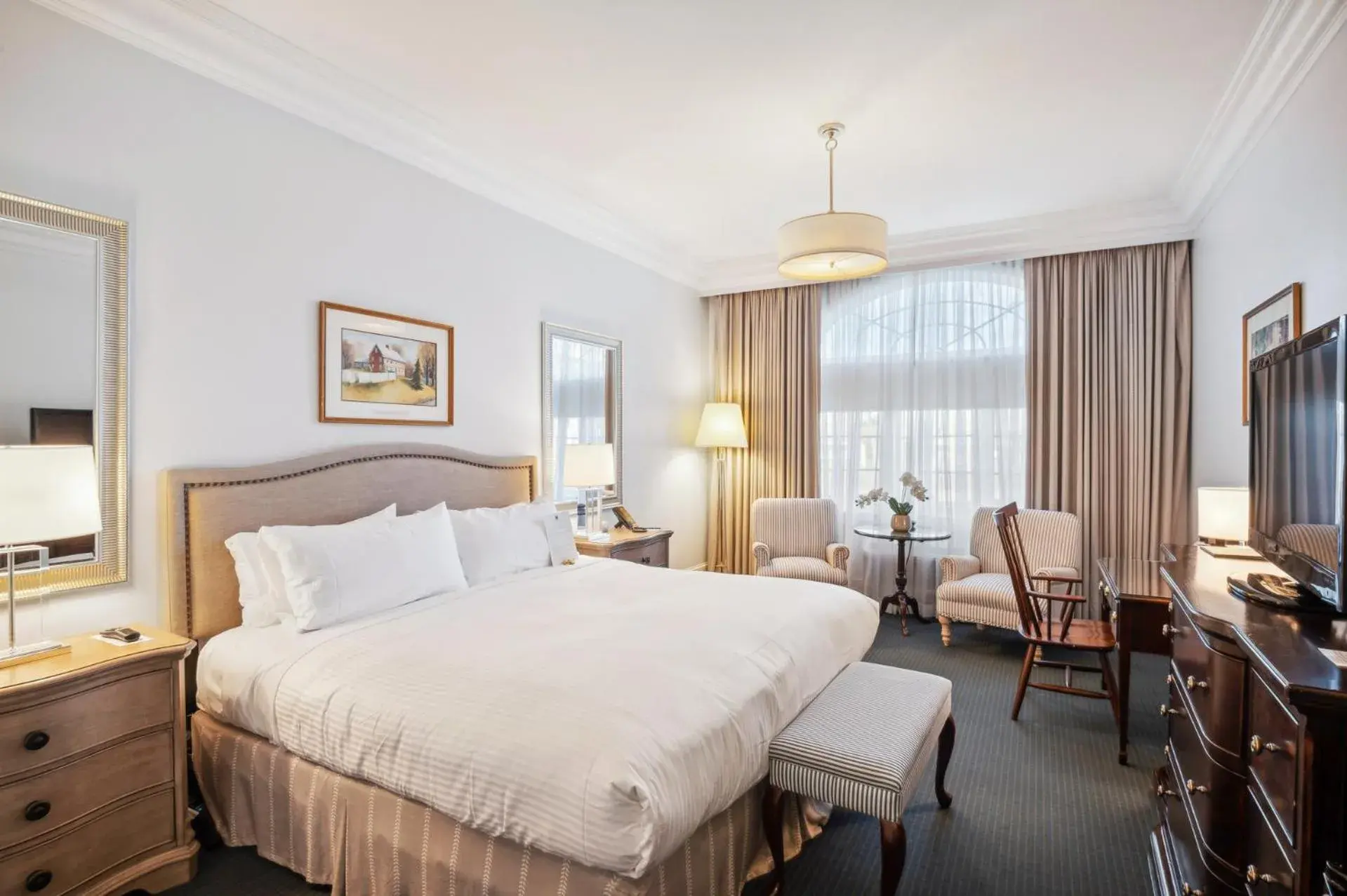 Luxury Deluxe King Room in Avon Old Farms Hotel Luxury Deluxe King Room in Avon Old Farms Hotel