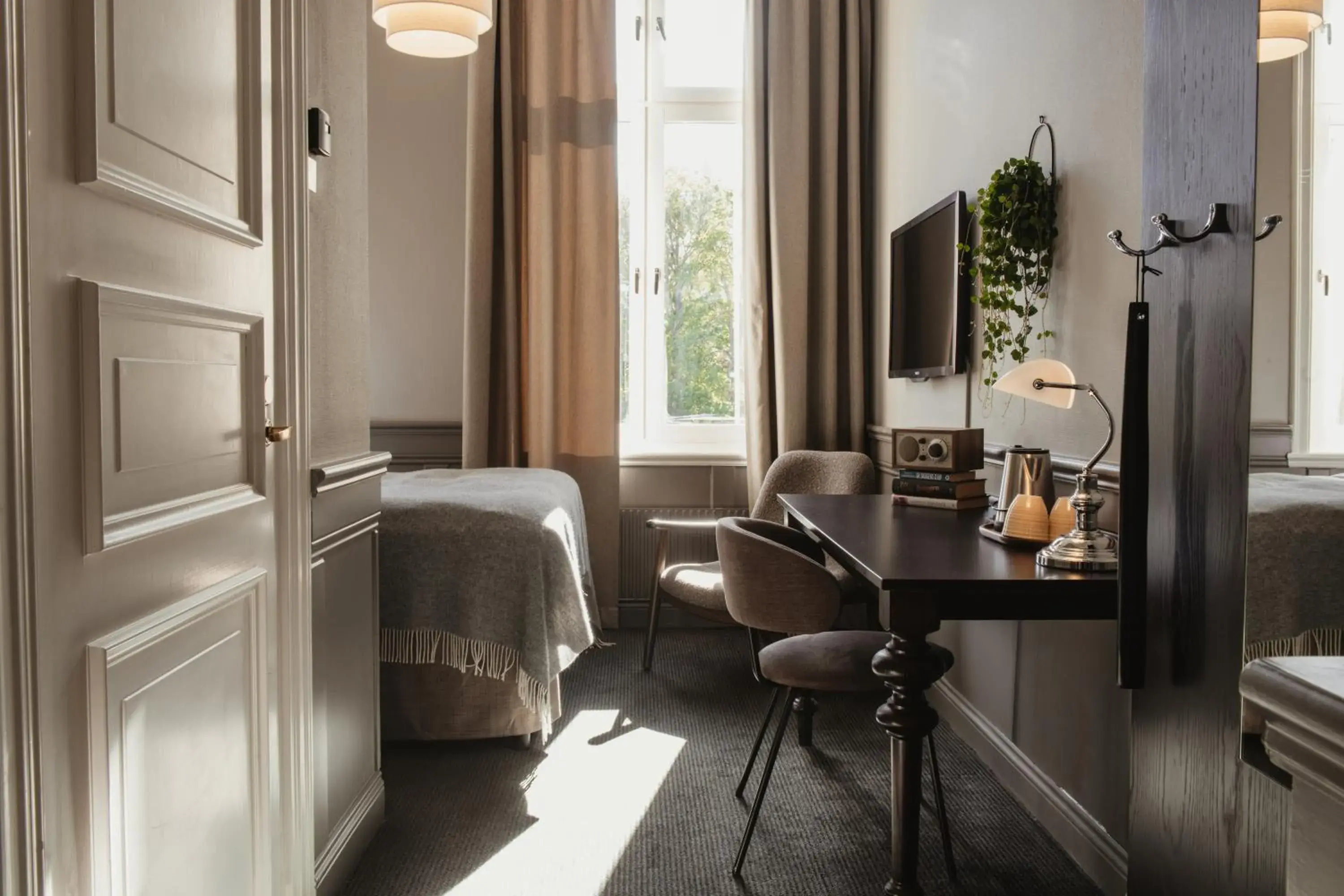 Compact Double Room in Home Hotel Post Compact Double Room in Home Hotel Post