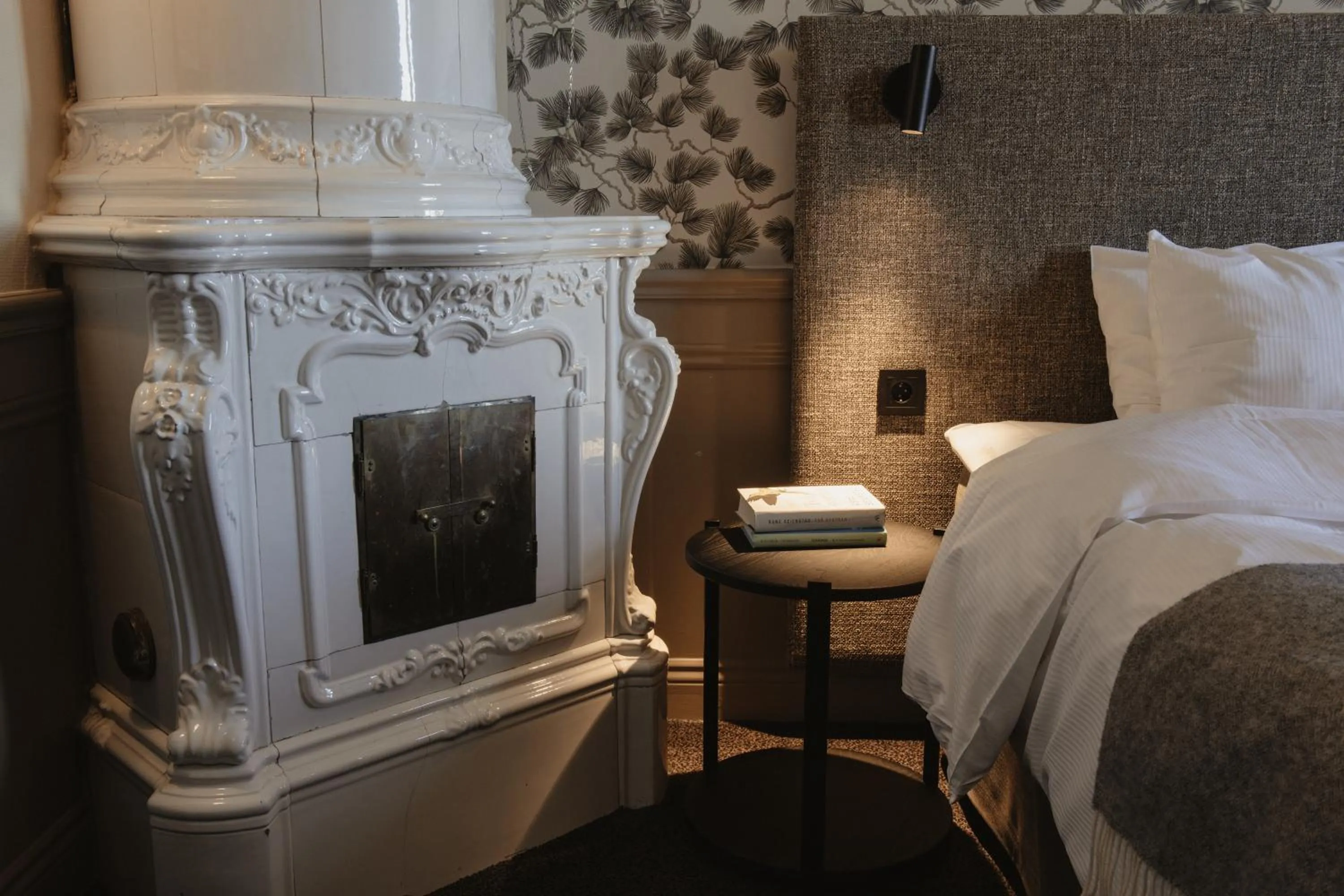 Bedroom, Bed in Home Hotel Post