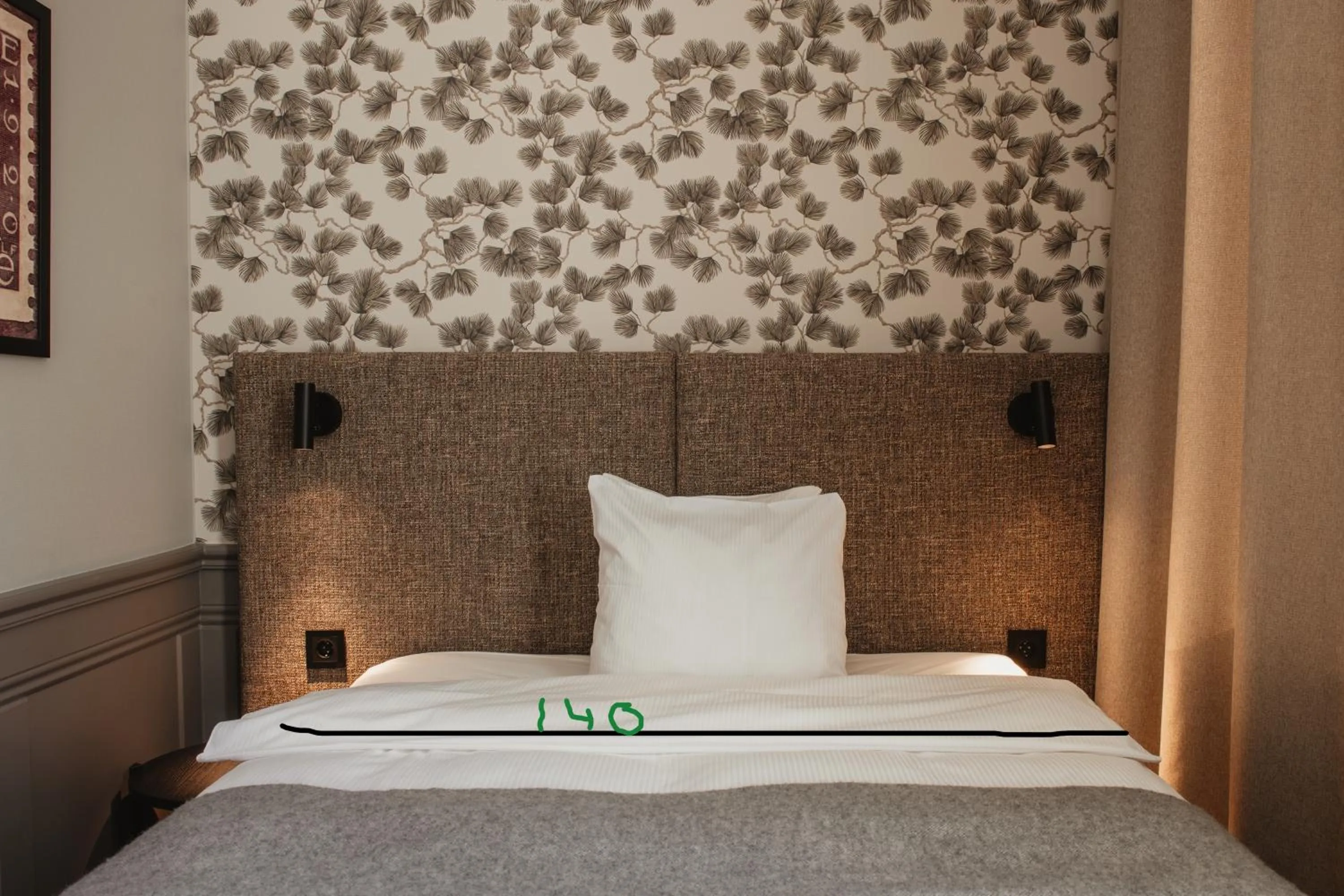 Bedroom, Bed in Home Hotel Post