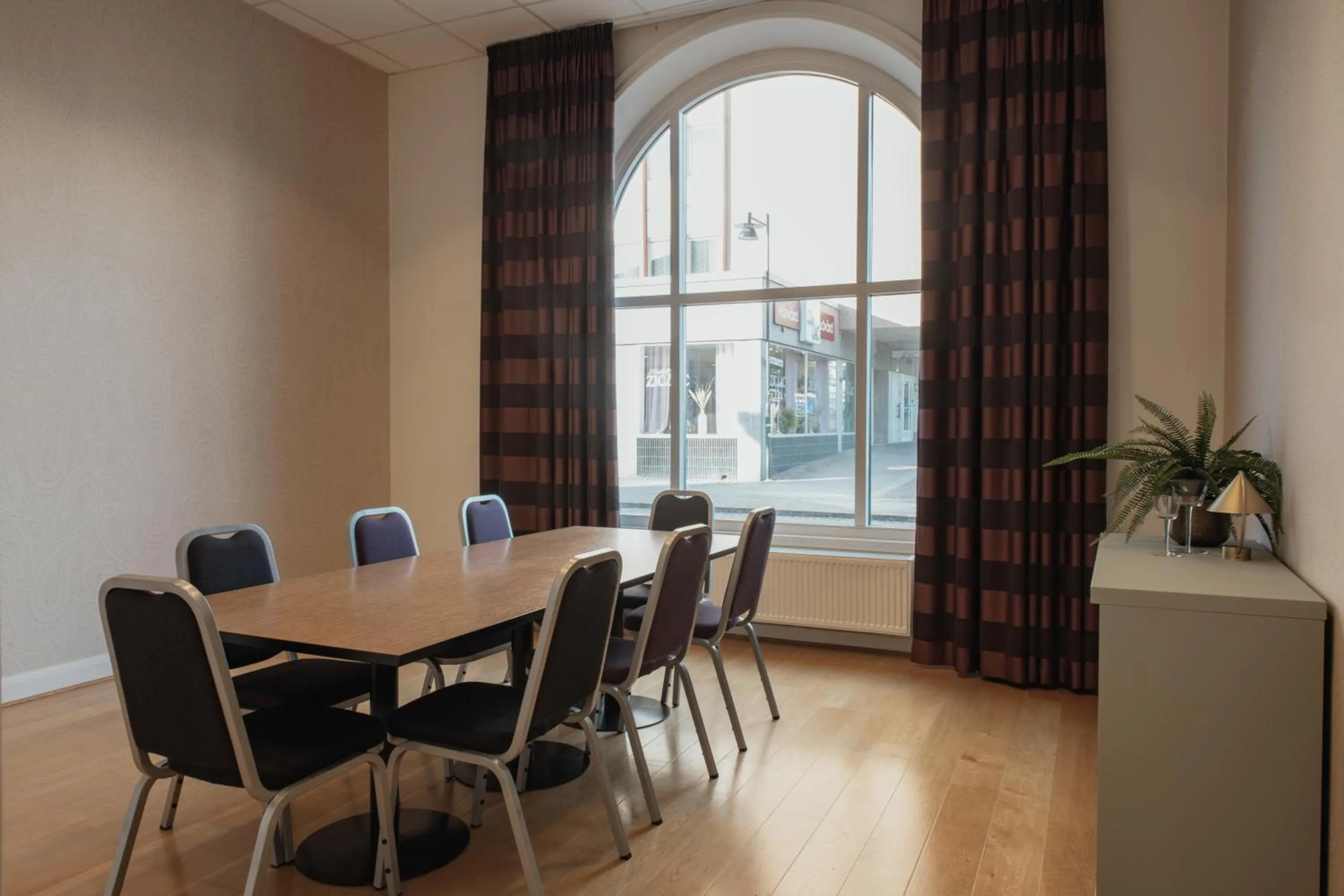 Meeting/conference room in Home Hotel Post