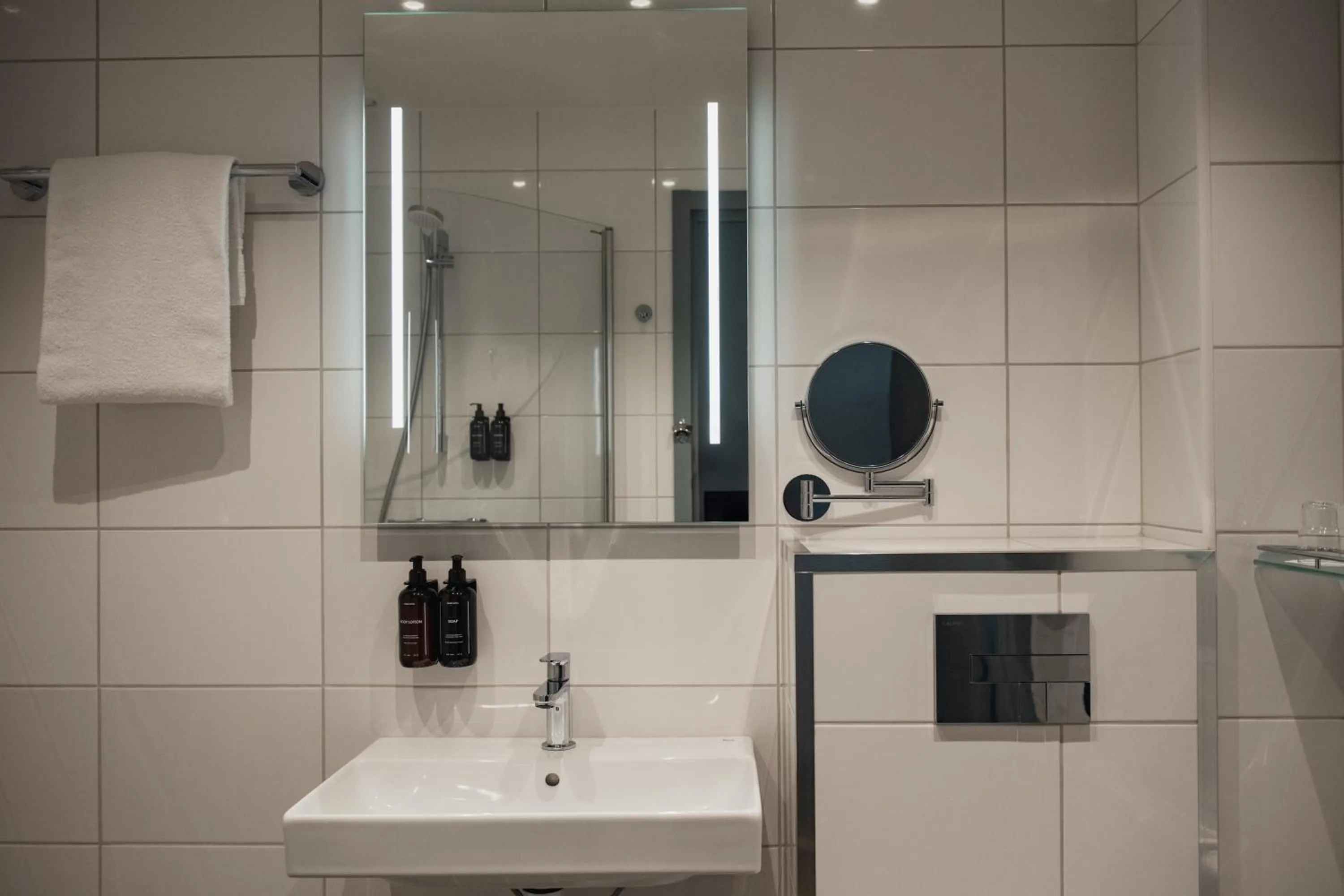 Bathroom in Home Hotel Post