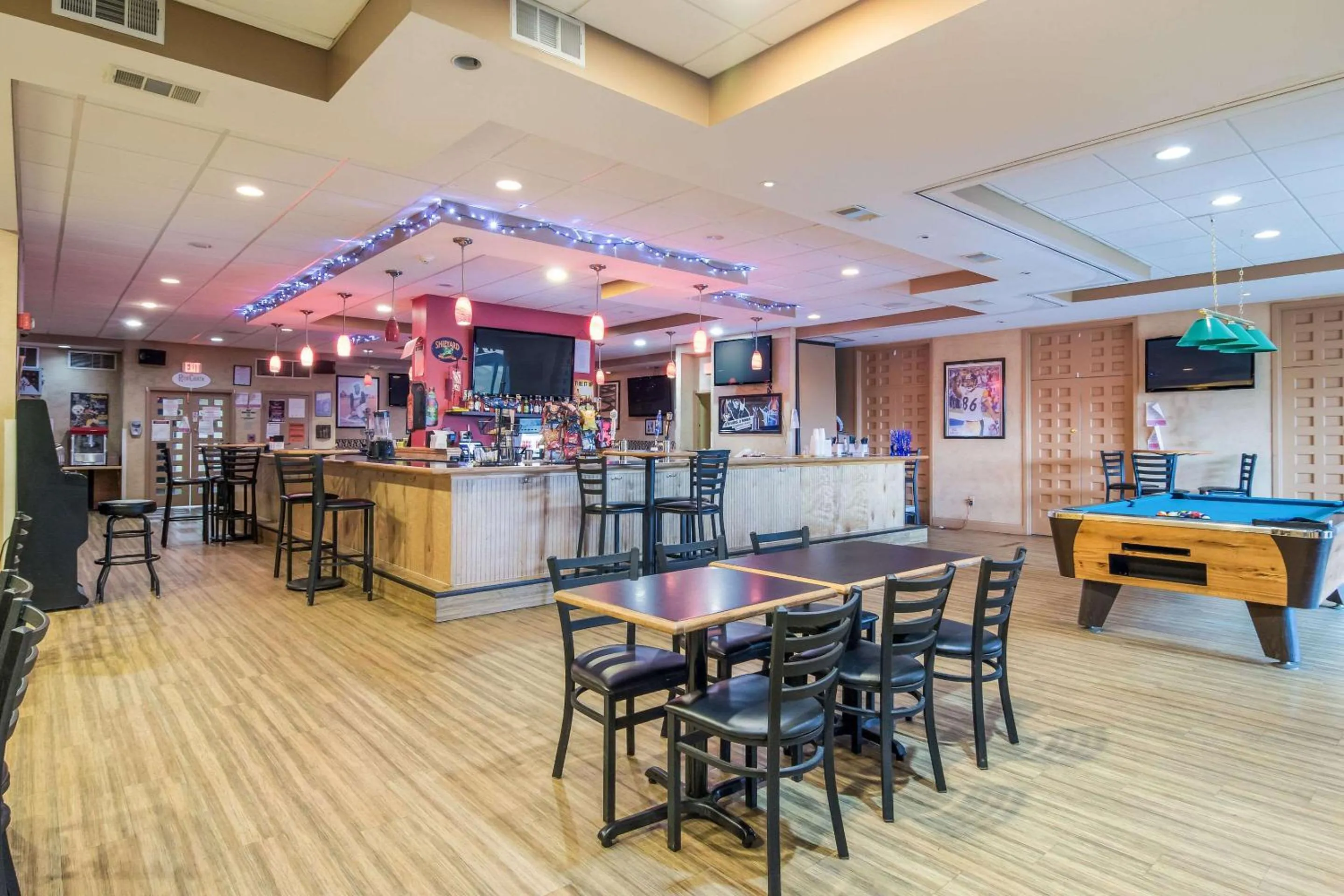 Restaurant/places to eat in Comfort Inn & Suites Pittsburgh Fox Chapel