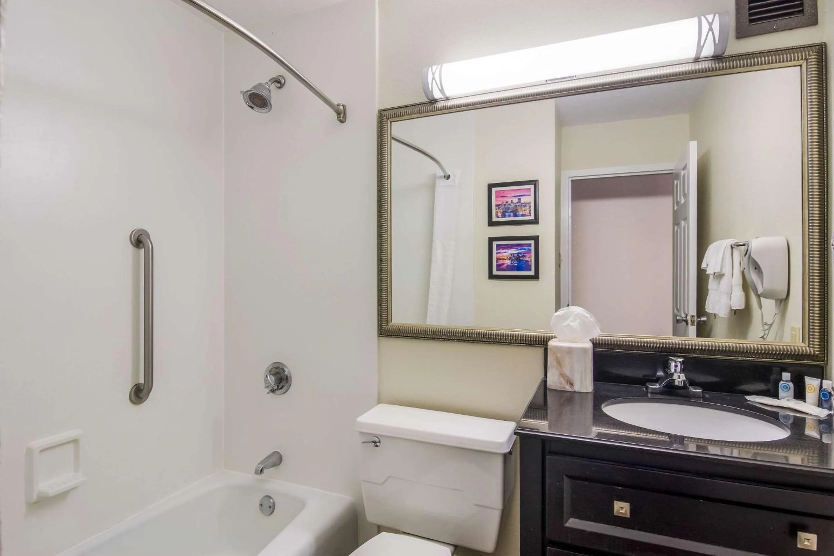 Bedroom in Comfort Inn & Suites Pittsburgh Fox Chapel