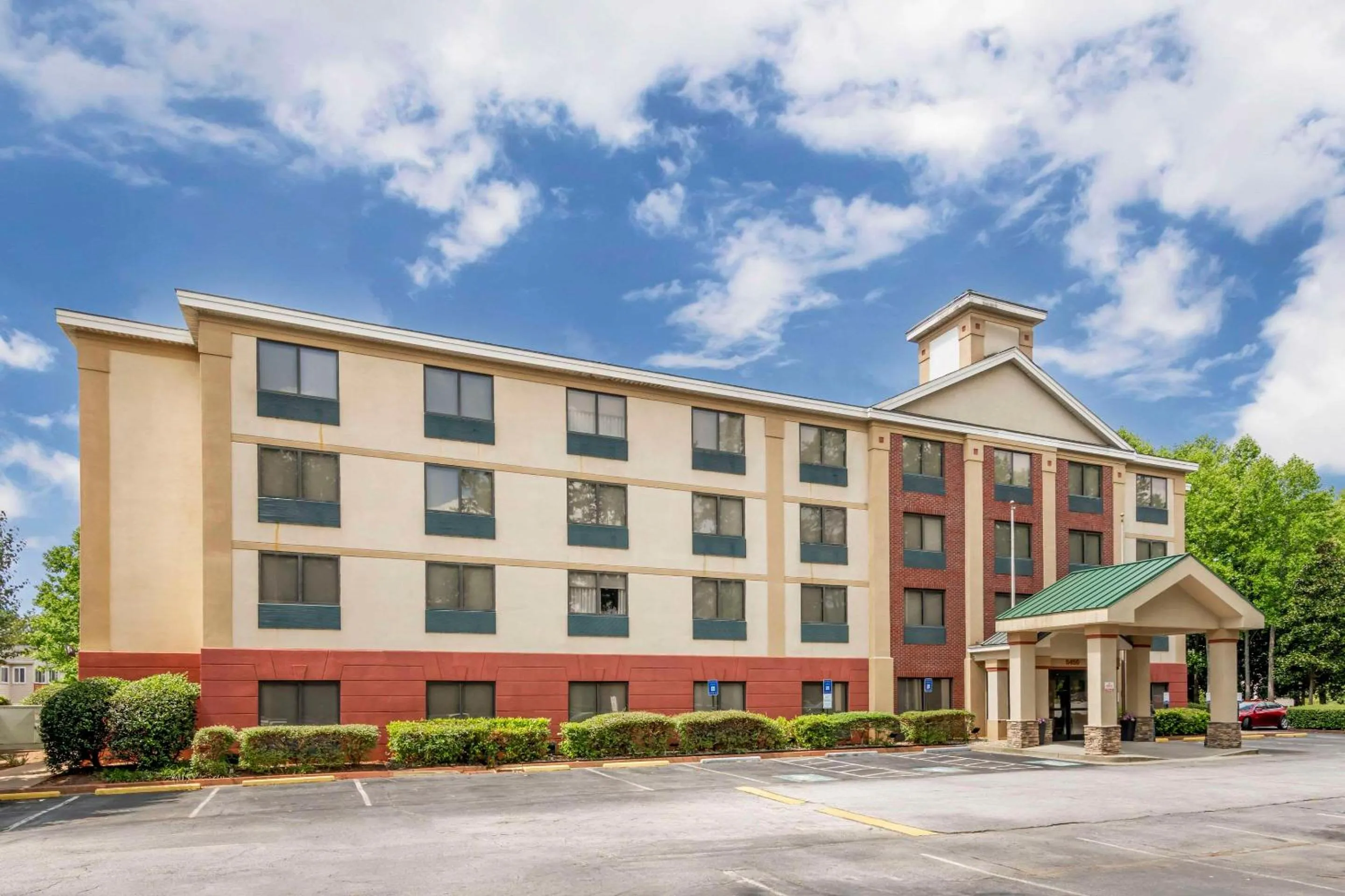 Property building in Comfort Inn Alpharetta-Atlanta North