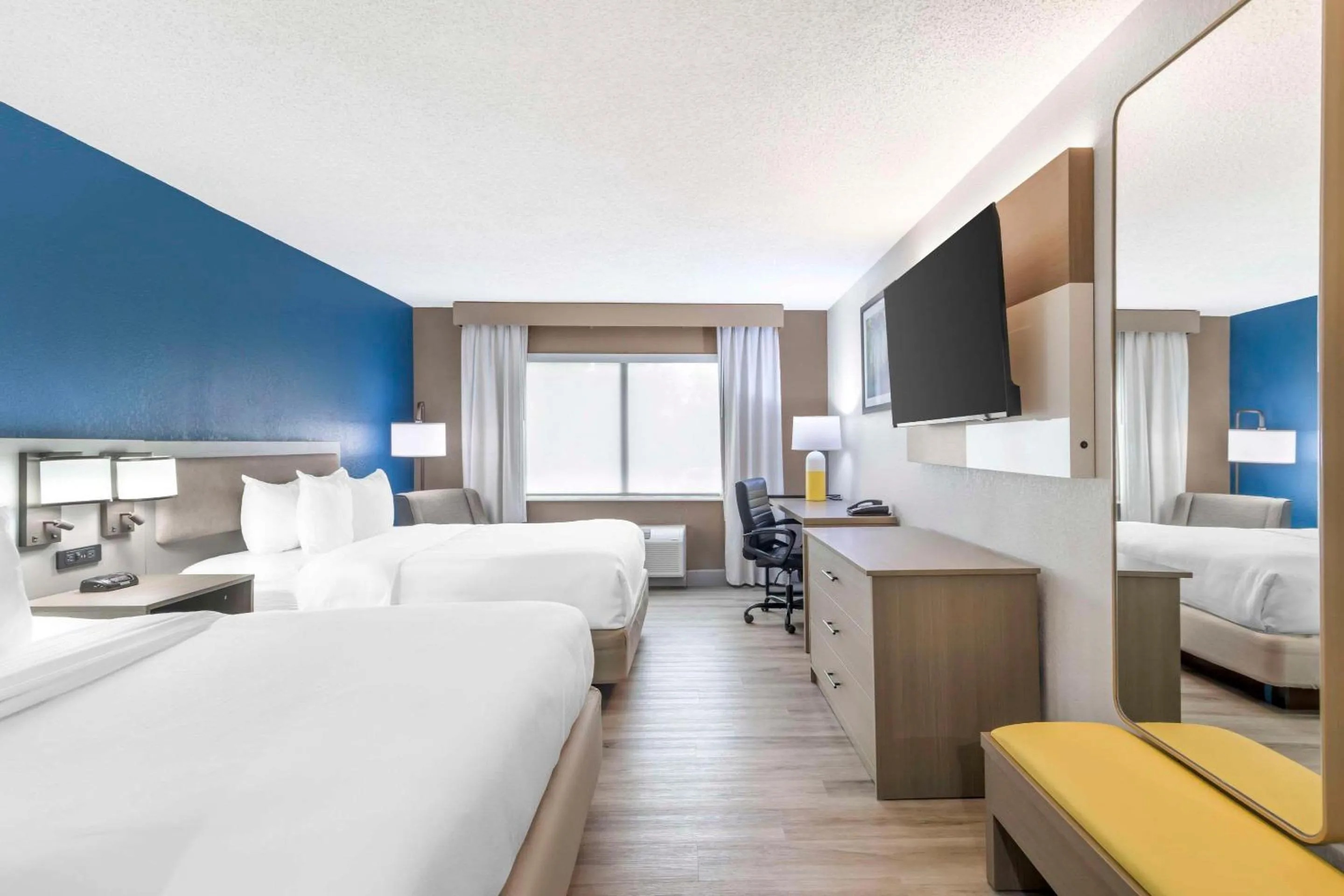 Bedroom, Bed in Comfort Inn Alpharetta-Atlanta North