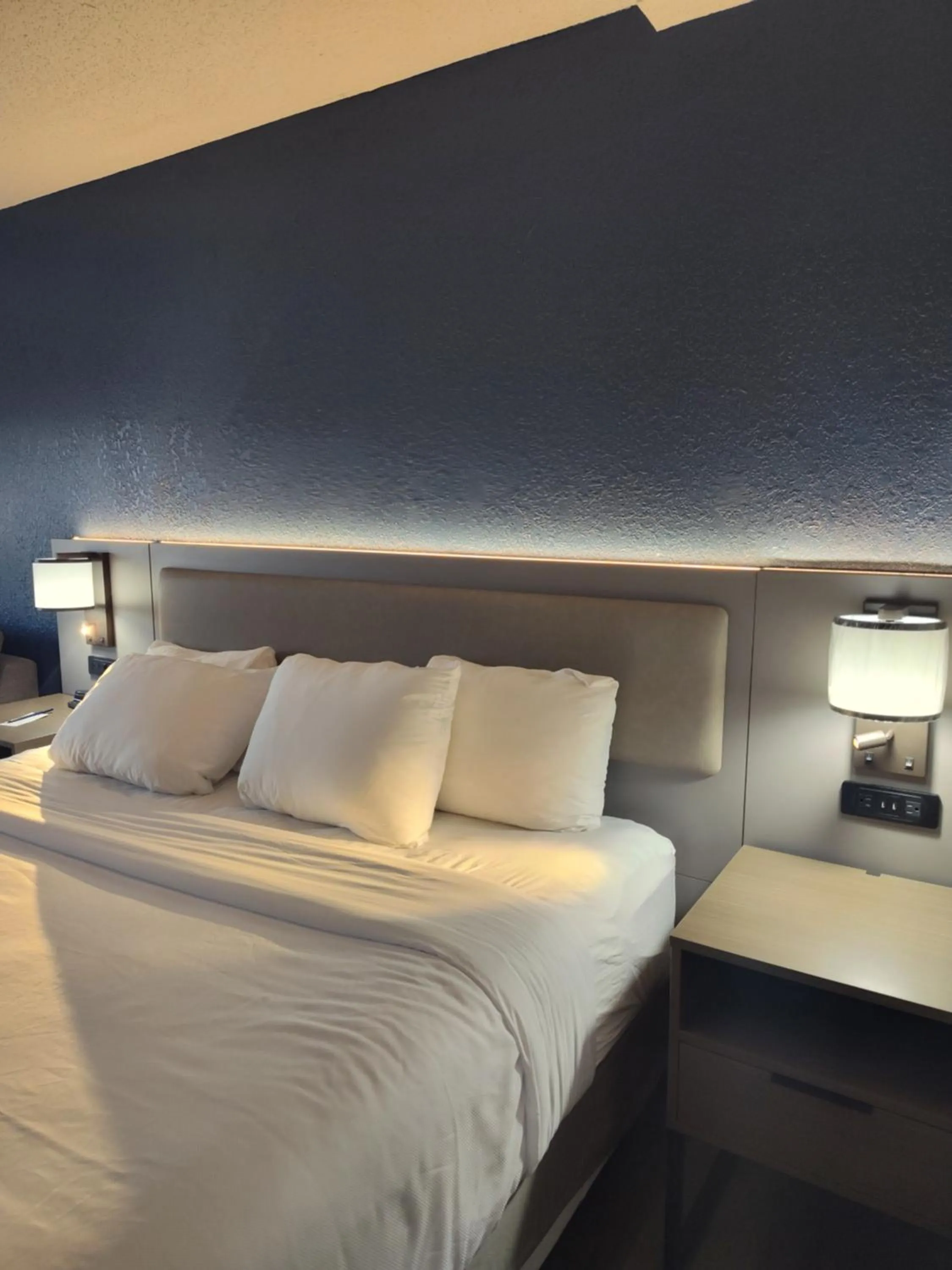 Bed in Comfort Inn Alpharetta-Atlanta North