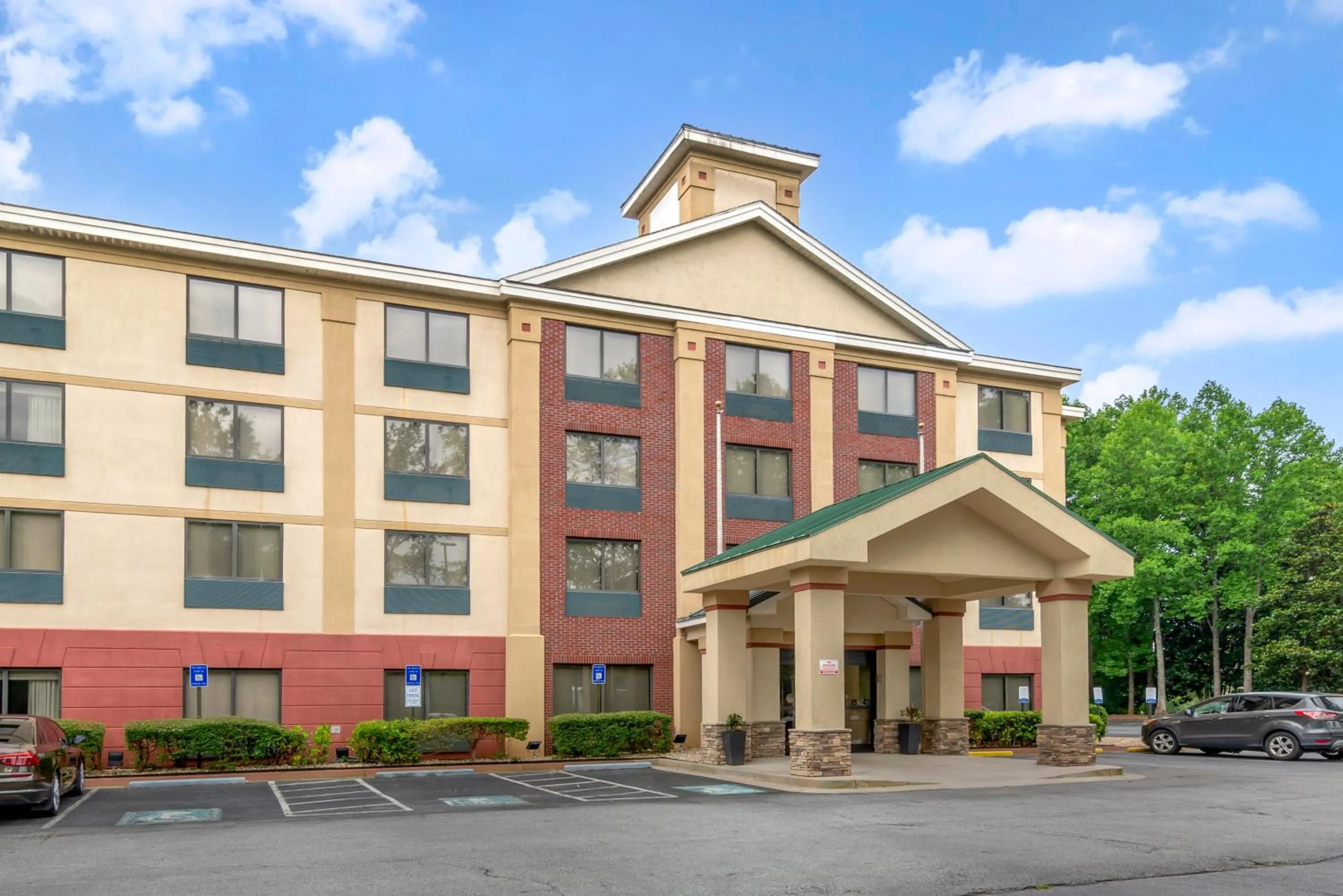 Property building in Comfort Inn Alpharetta-Atlanta North