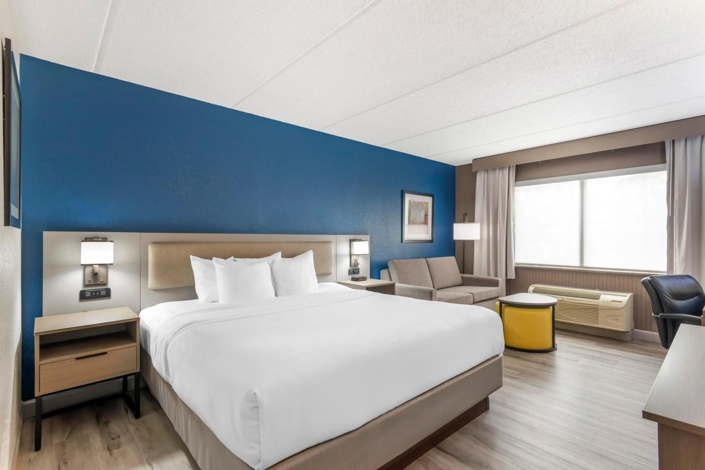 Bedroom, Bed in Comfort Inn Alpharetta-Atlanta North