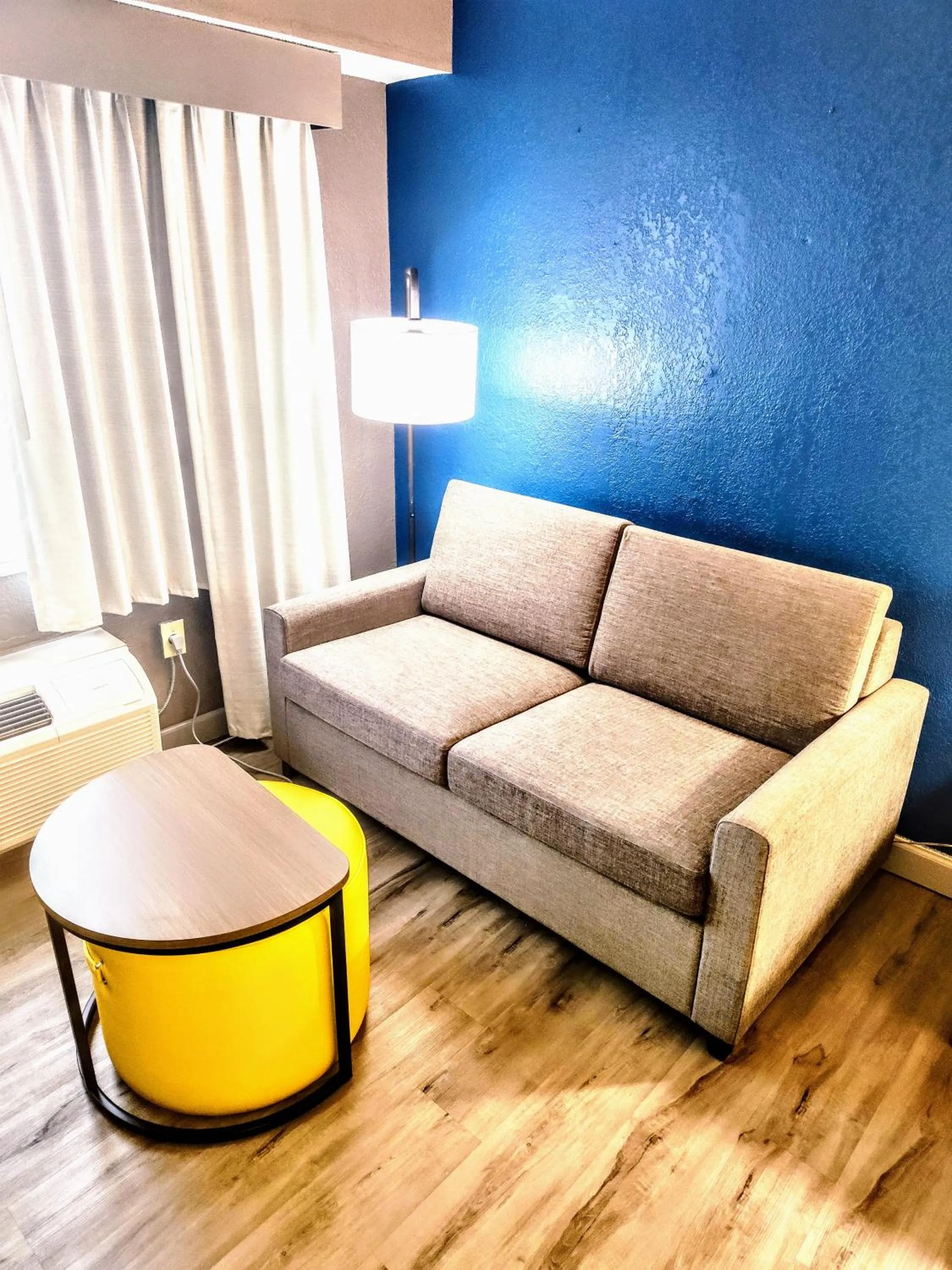 Living room in Comfort Inn Alpharetta-Atlanta North