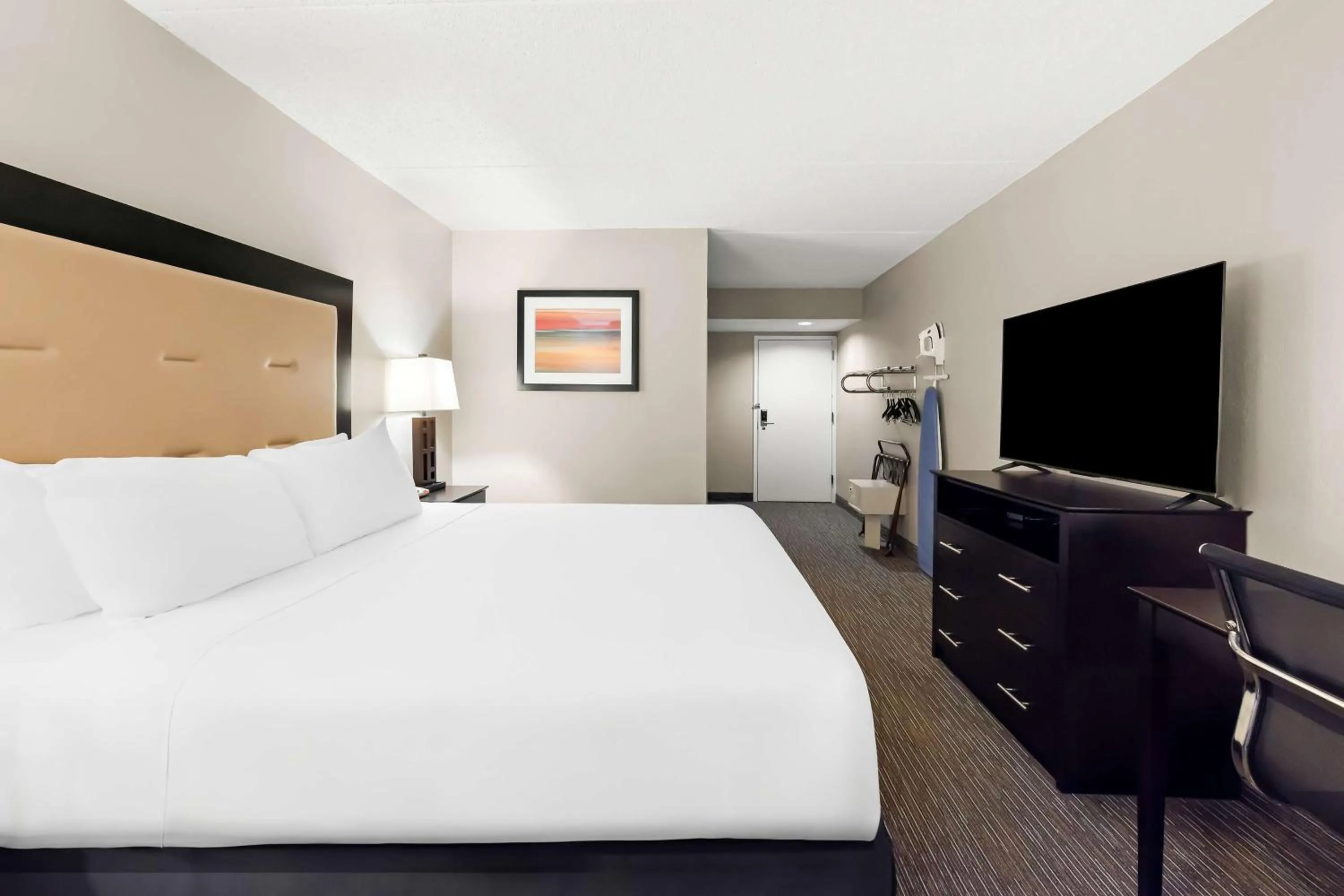 Bedroom, Bed in Sonesta Essential Atlantic City West