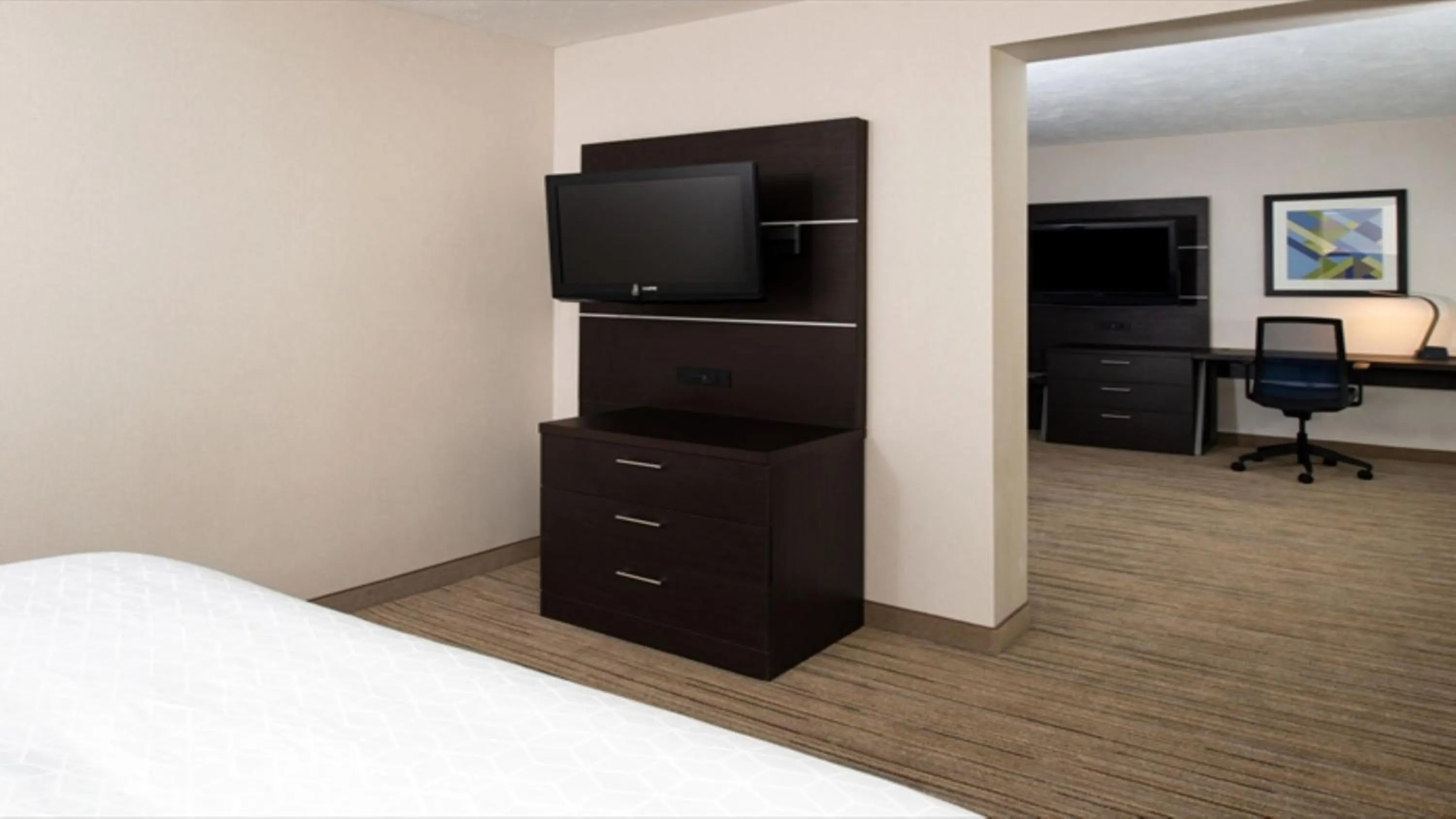 Photo of the whole room, Bed in Holiday Inn Express Cincinnati West by IHG