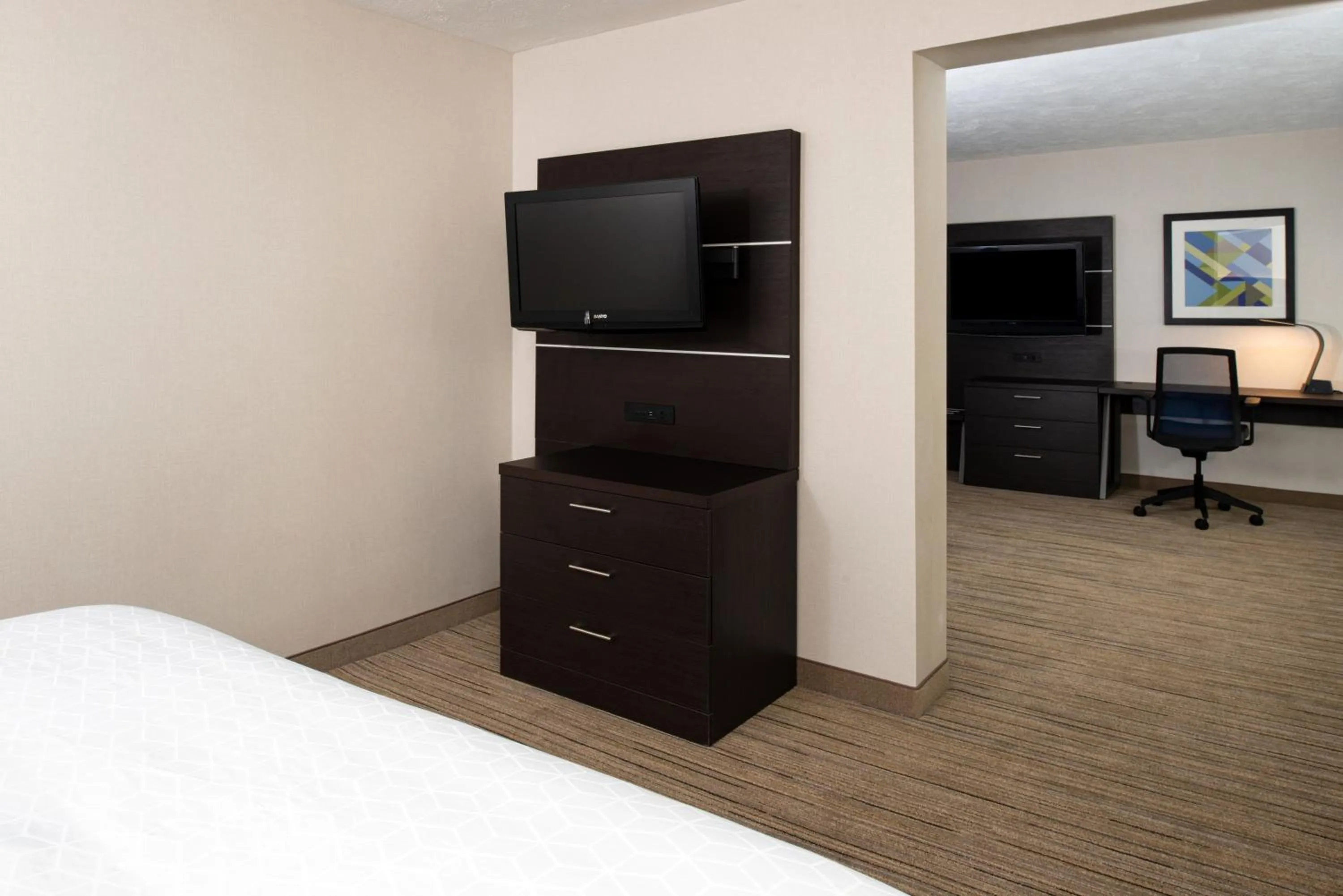 Bedroom, Bed in Holiday Inn Express Cincinnati West by IHG