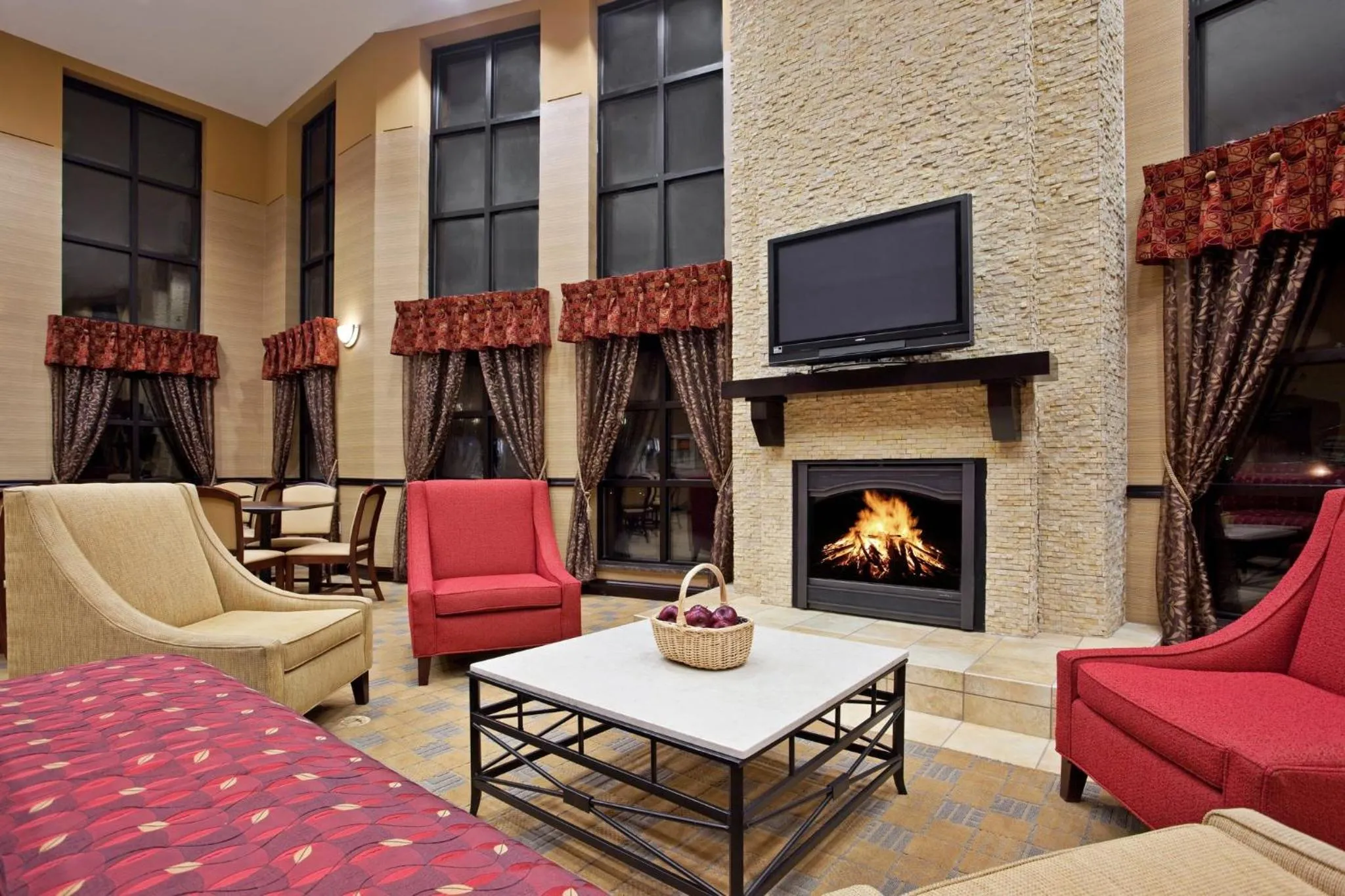 Lobby or reception in Holiday Inn Express Cincinnati West by IHG