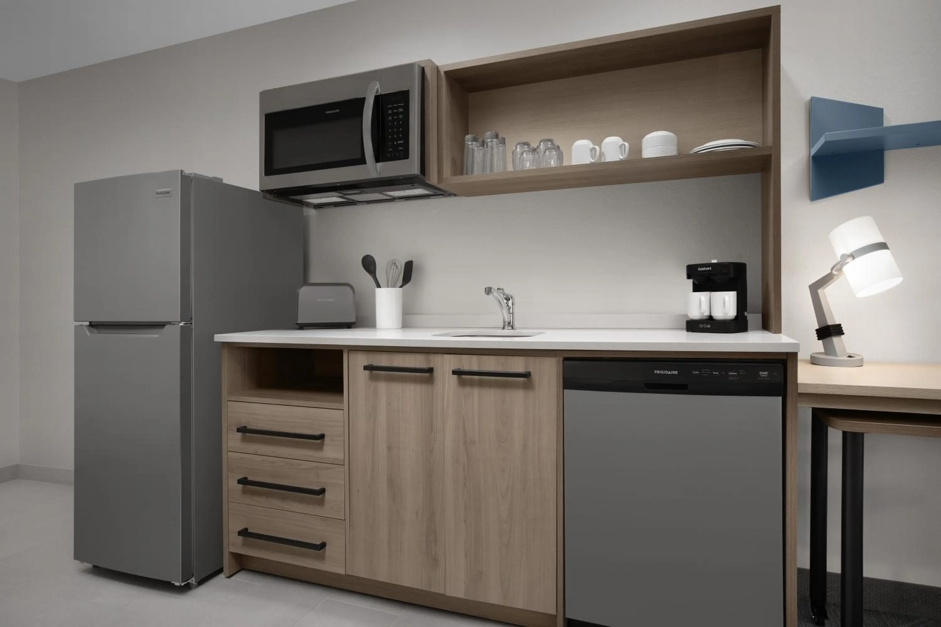 Kitchen or kitchenette in Home2 Suites by Hilton Scottsdale Old Town