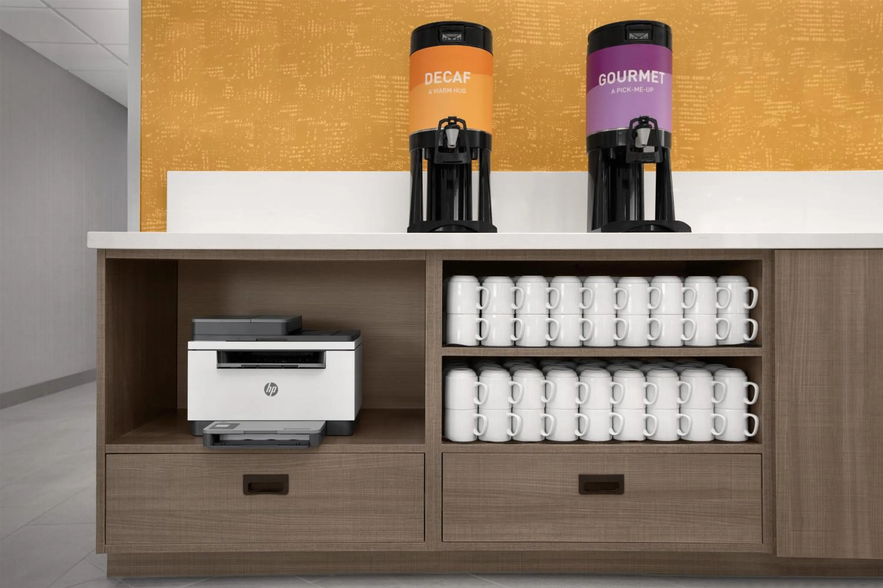 Dining area in Home2 Suites by Hilton Scottsdale Old Town