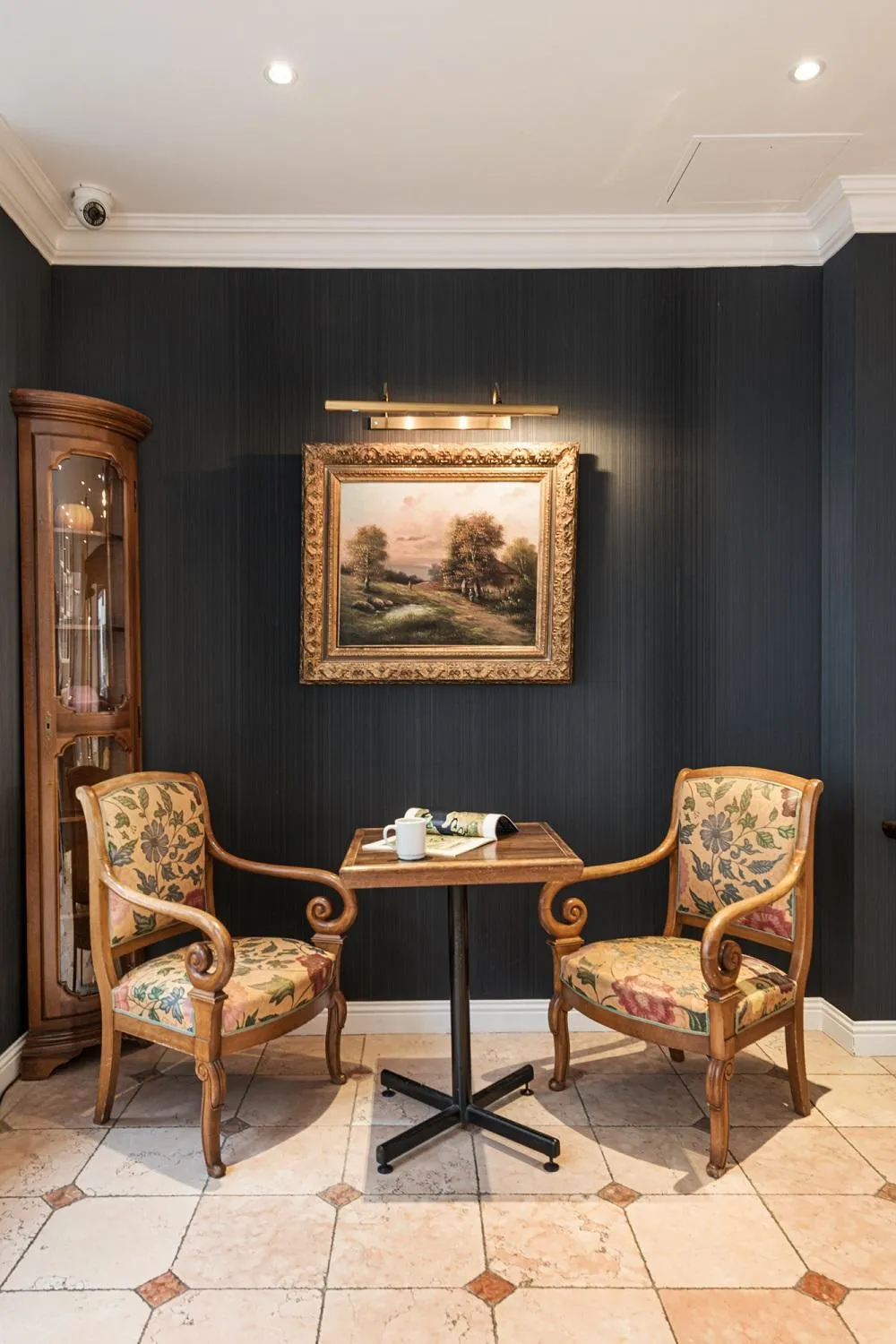 Lobby or reception in Courcelles Médéric