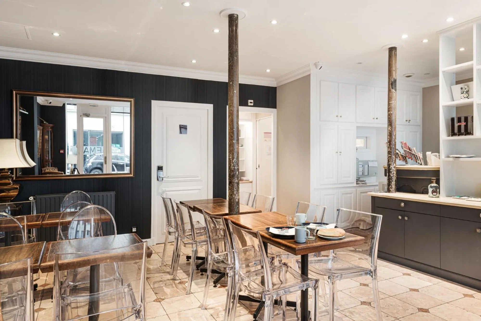 Dining area in Courcelles Médéric