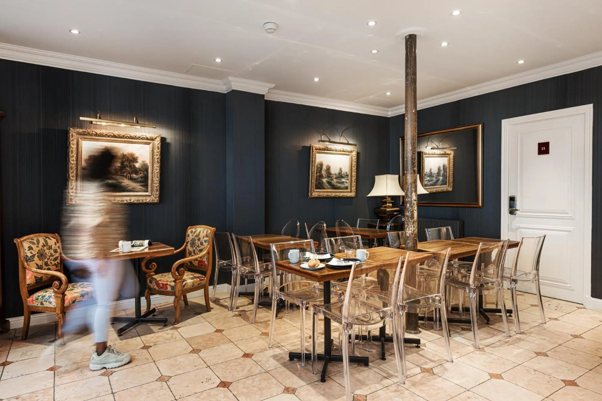 Restaurant/places to eat in Courcelles Médéric