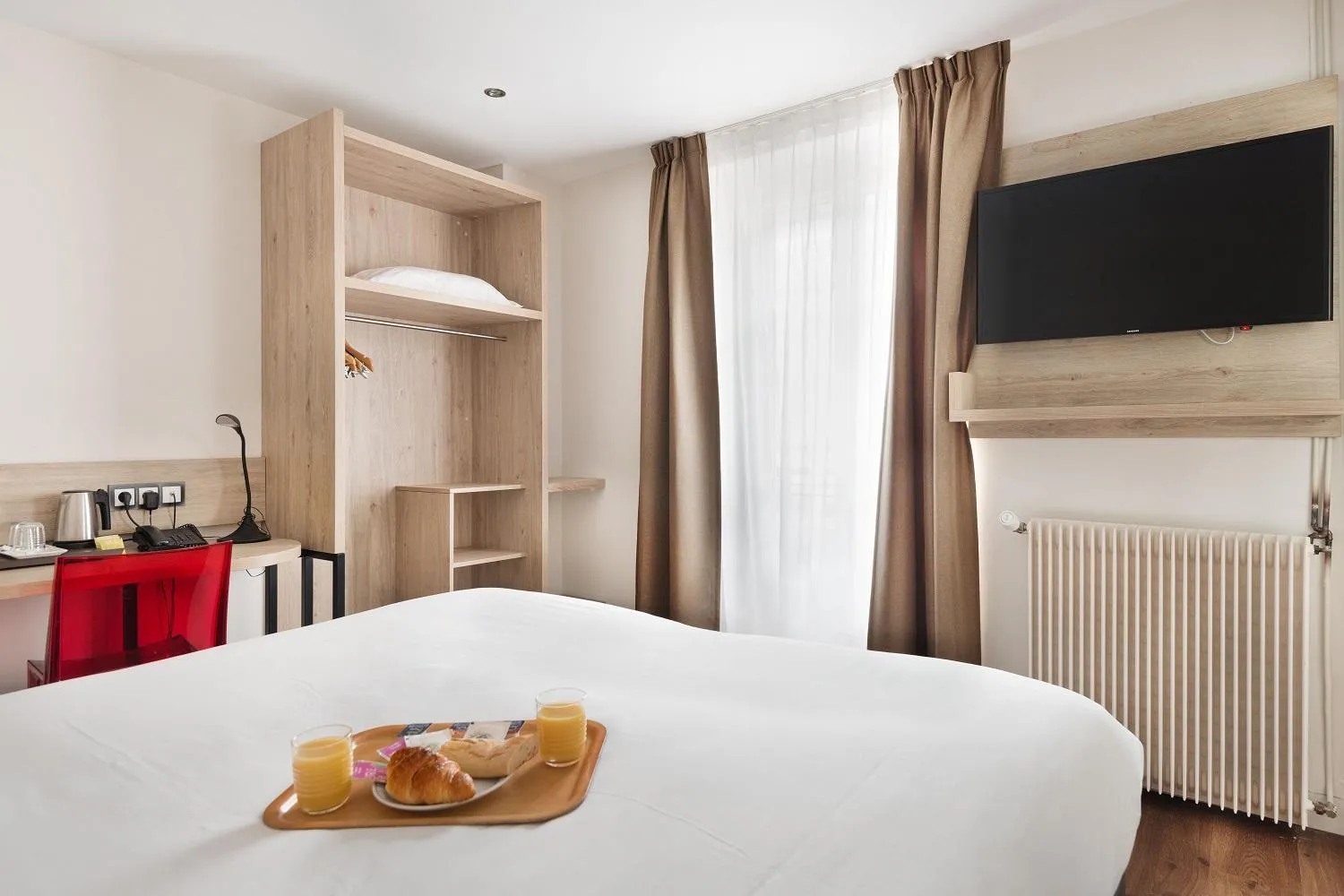 Photo of the whole room, Bed in Courcelles Médéric