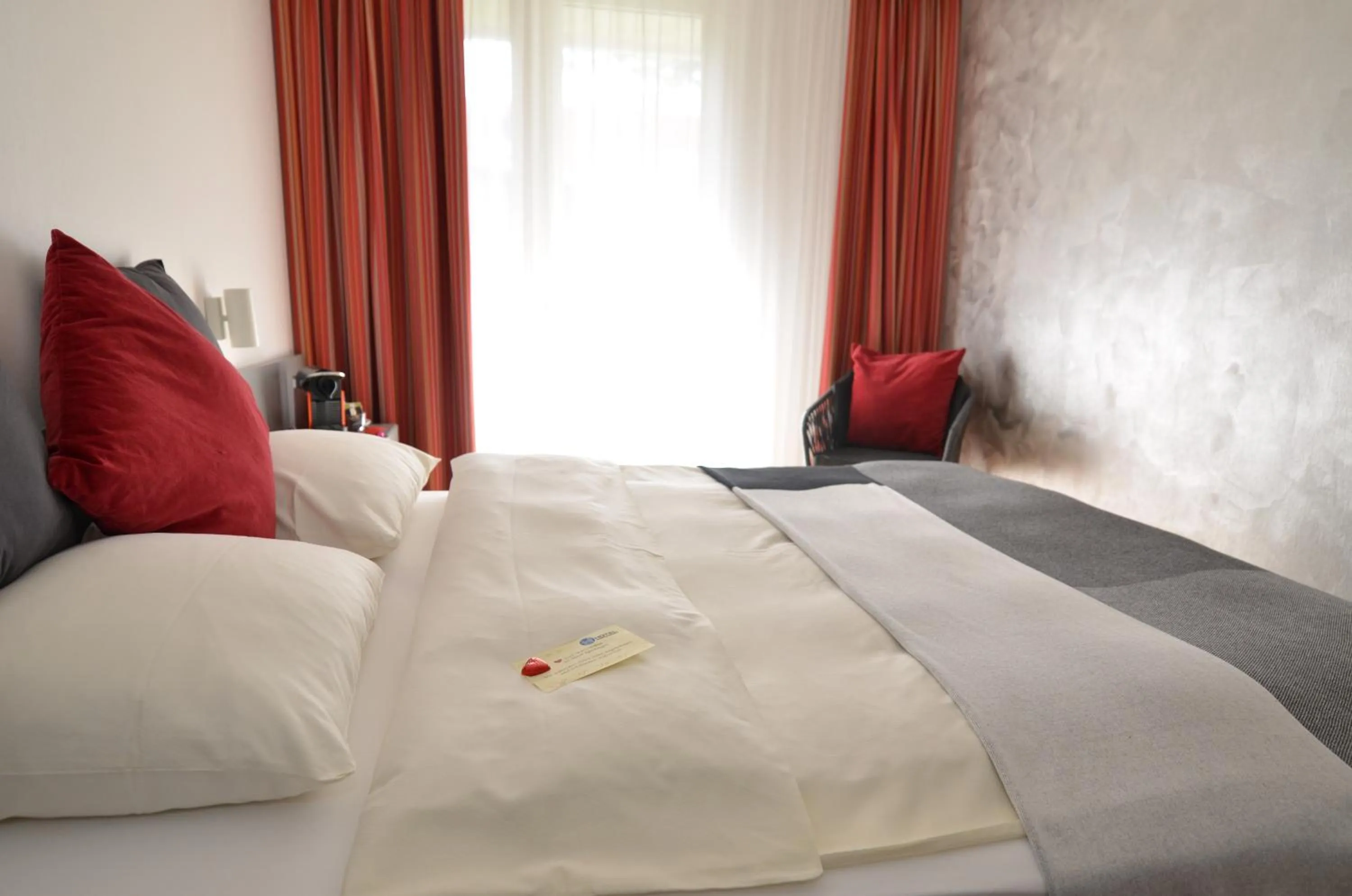 Photo of the whole room, Bed in Hotel Egerkingen, idealer Zwischenstopp