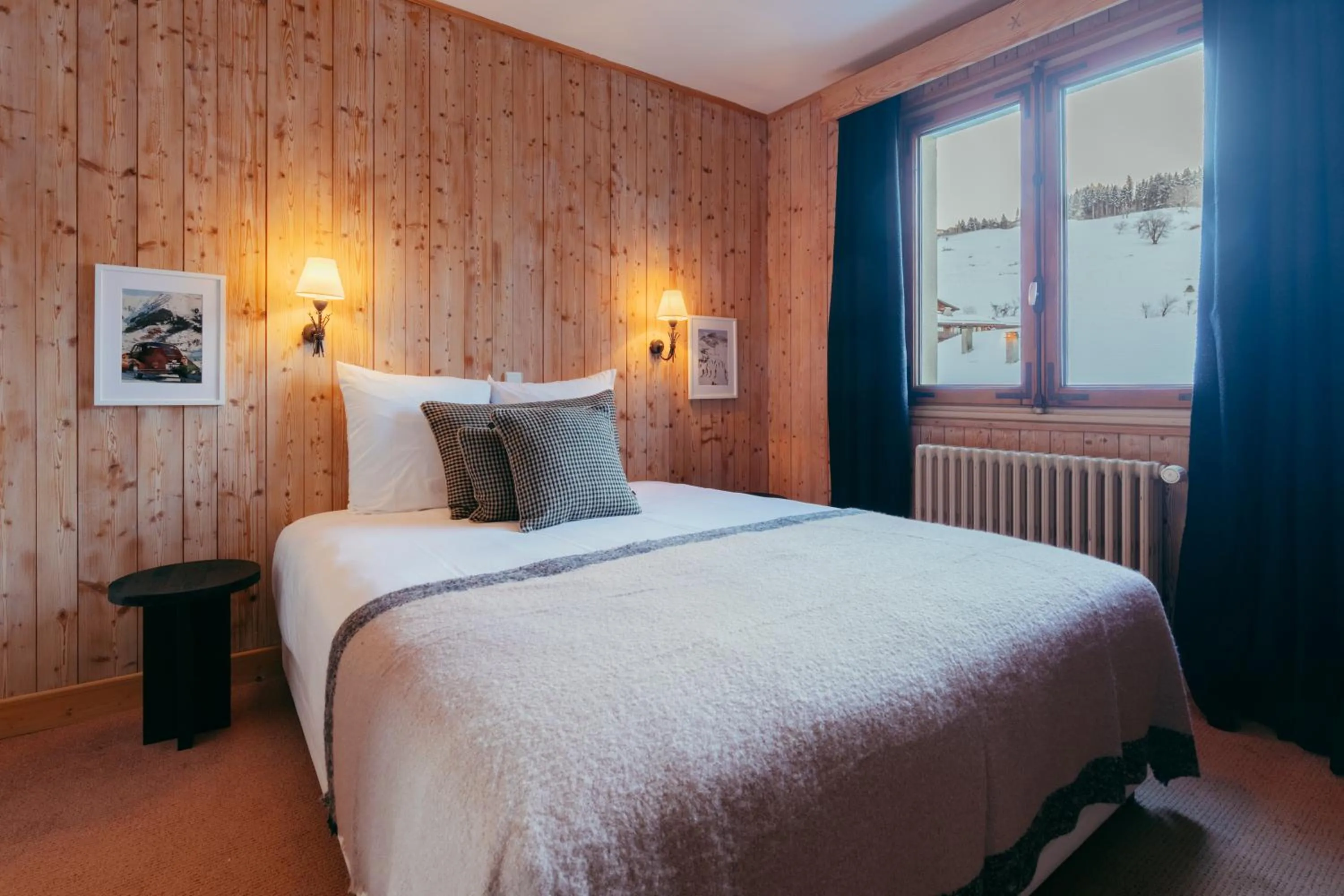 Photo of the whole room, Bed in Hôtel Le Caprice Des Neiges Combloux