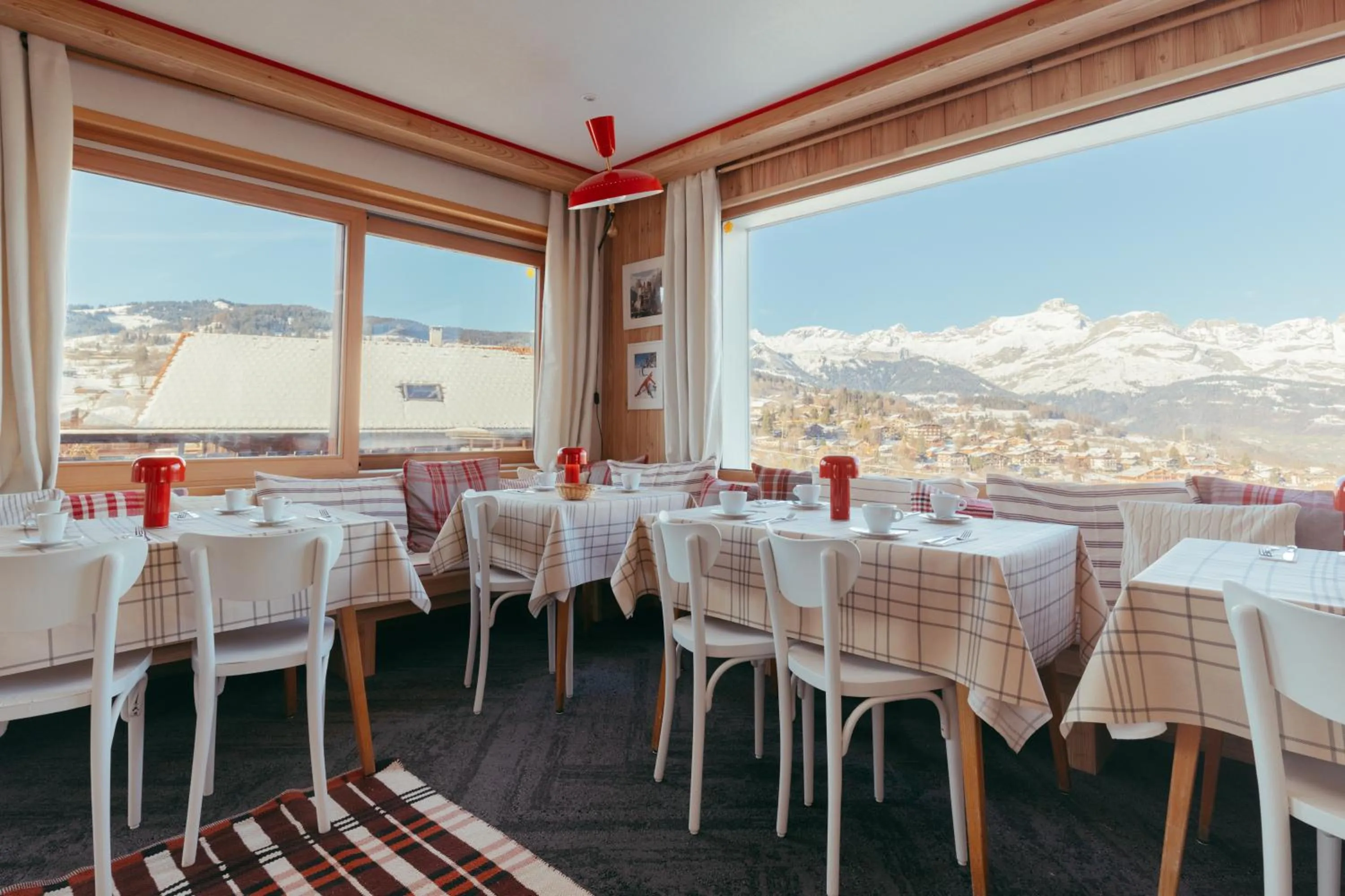 Restaurant/places to eat in Hôtel Le Caprice Des Neiges Combloux