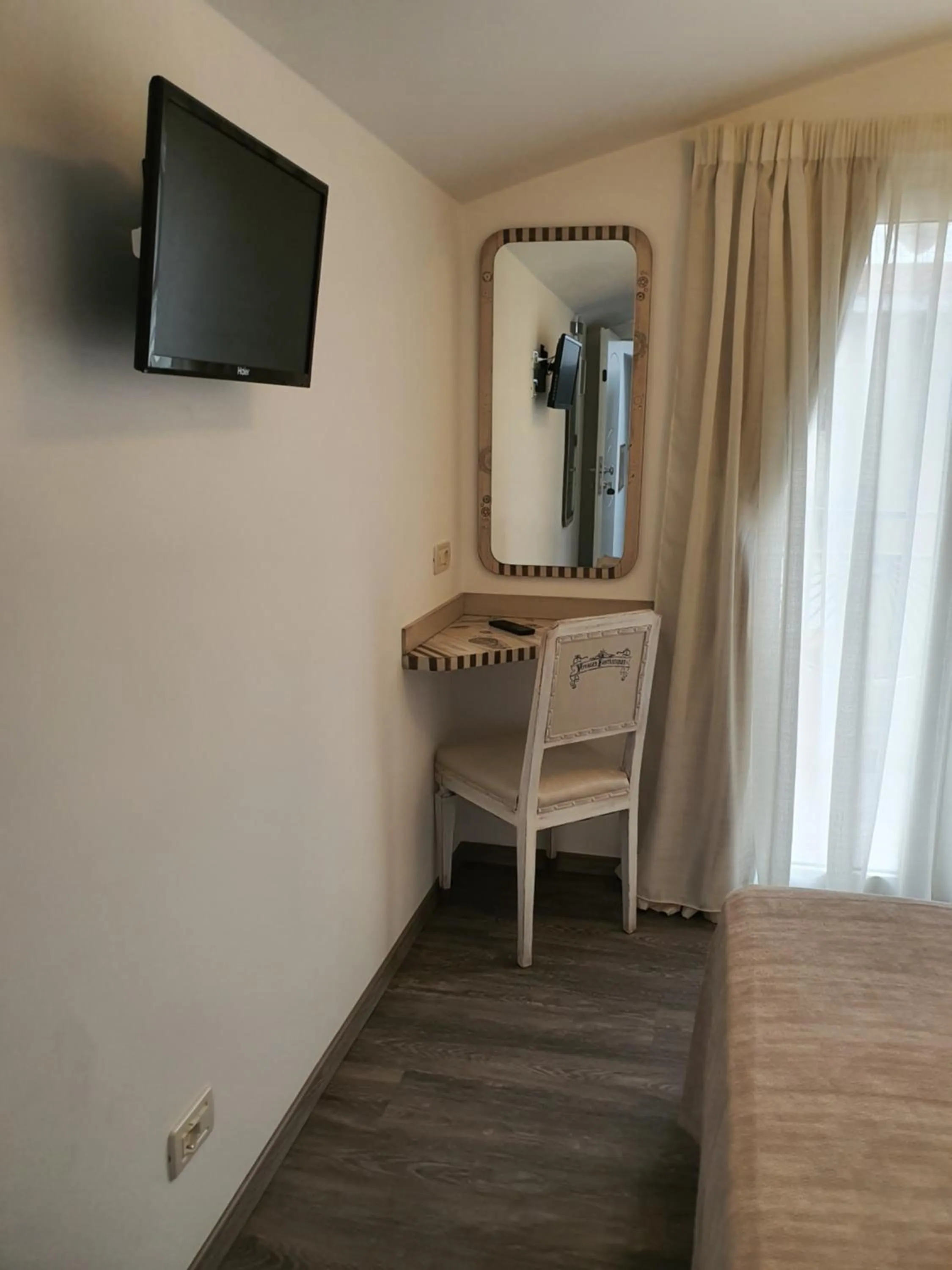 TV and multimedia in Hotel Villa Esedra