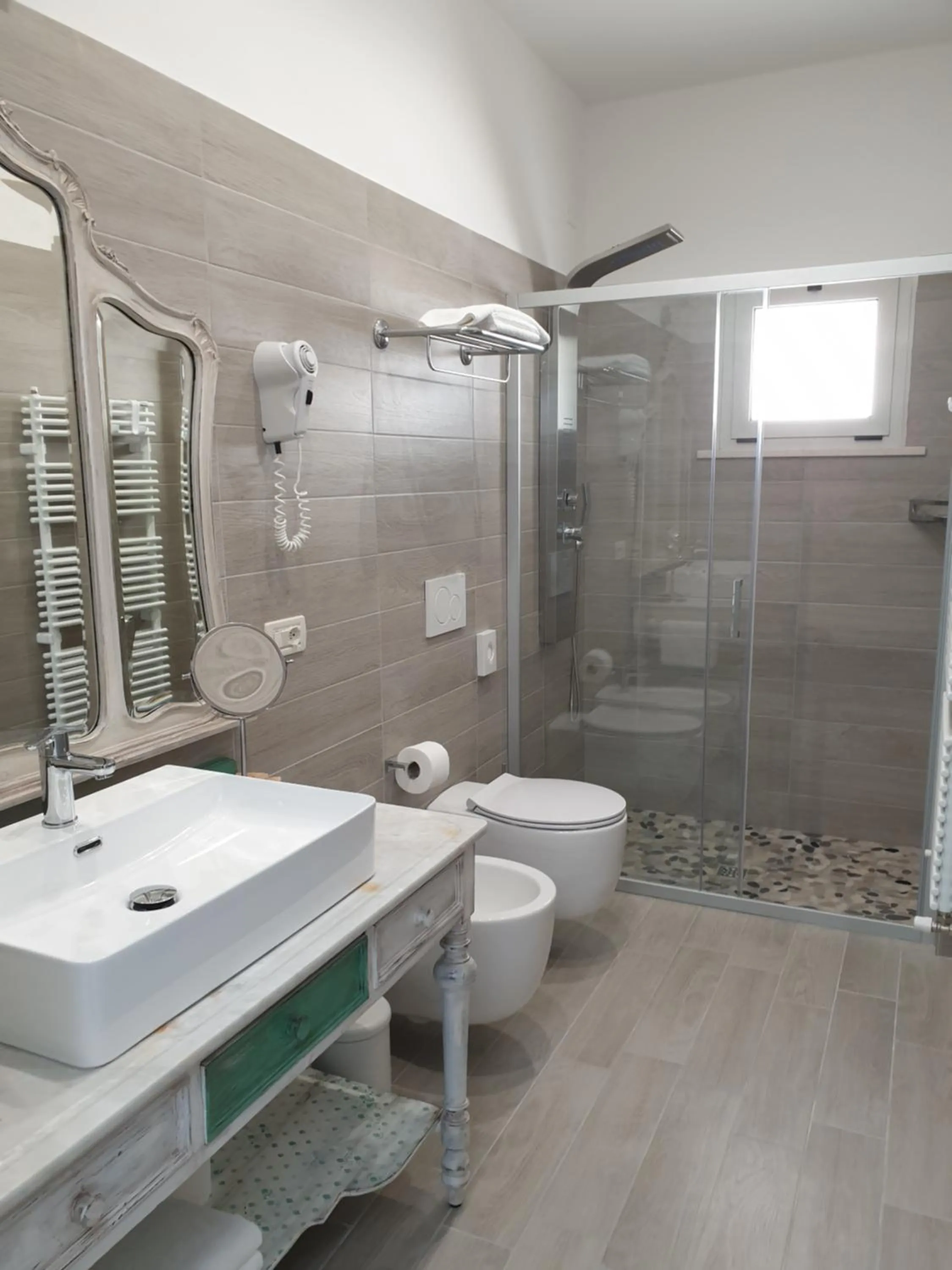 Bathroom in Hotel Villa Esedra