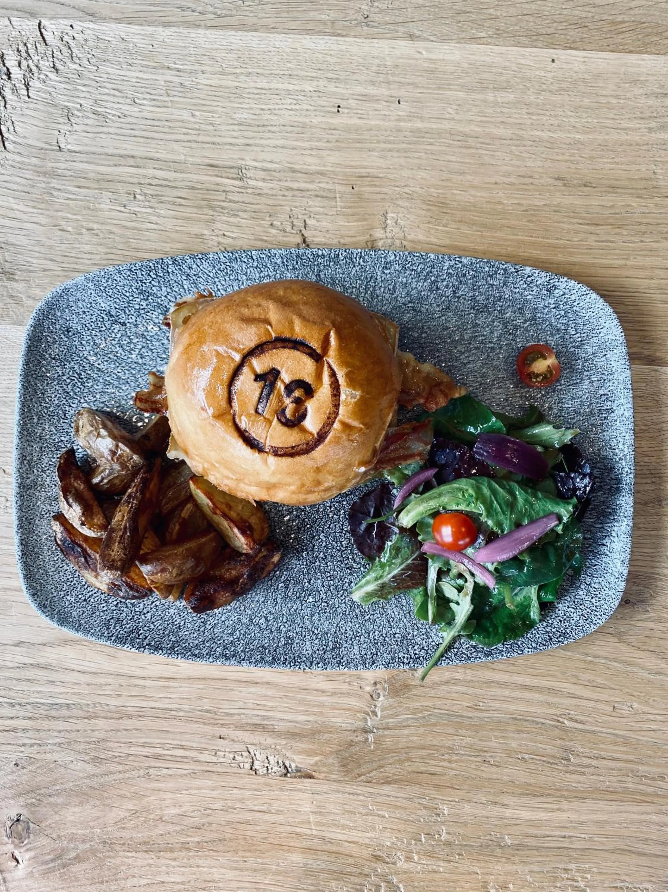 Restaurant/places to eat in Hôtel 16 | 150 Montagne & Spa Nuxe