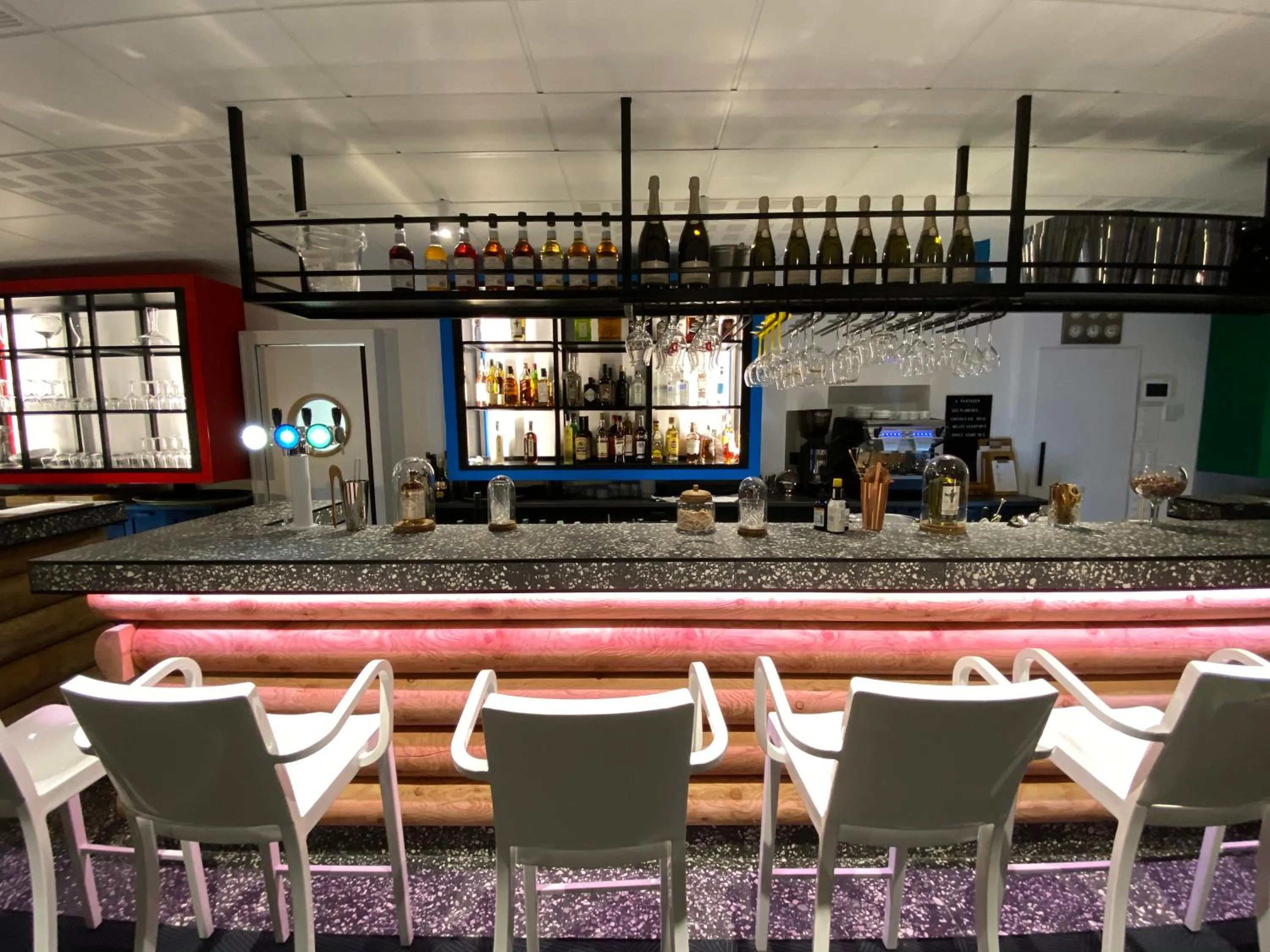 Lounge or bar in Hôtel 16 | 150 Montagne & Spa Nuxe