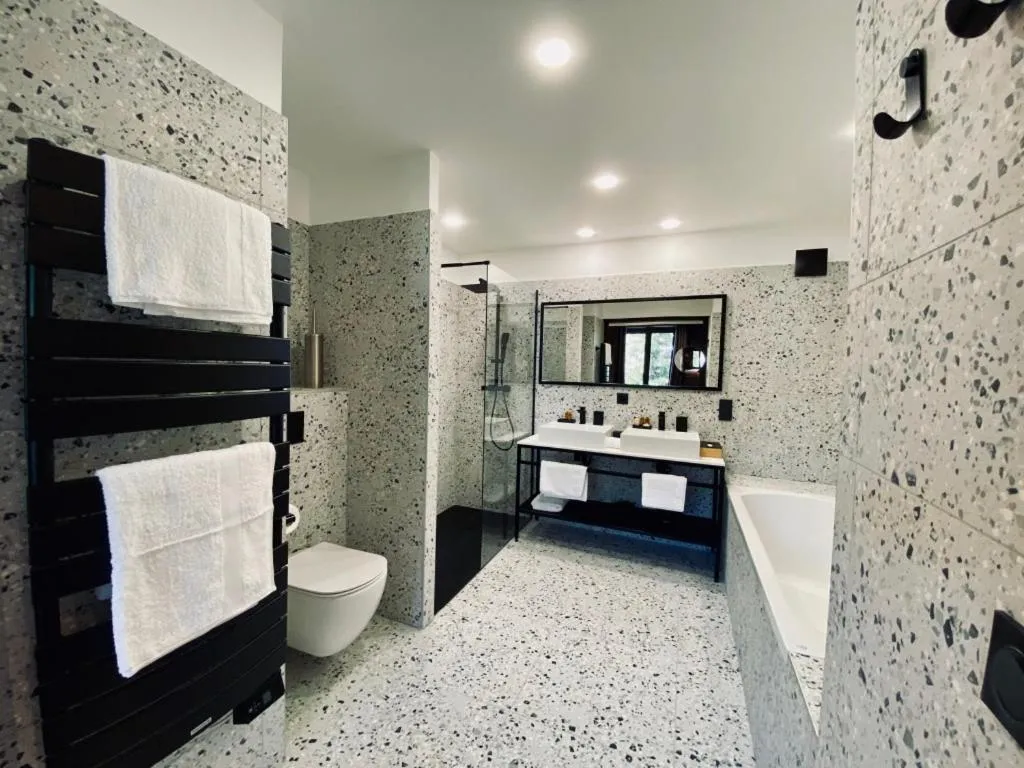 Bathroom in Hôtel 16 | 150 Montagne & Spa Nuxe