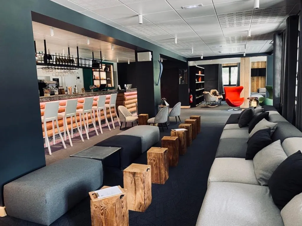 Lounge or bar in Hôtel 16 | 150 Montagne & Spa Nuxe