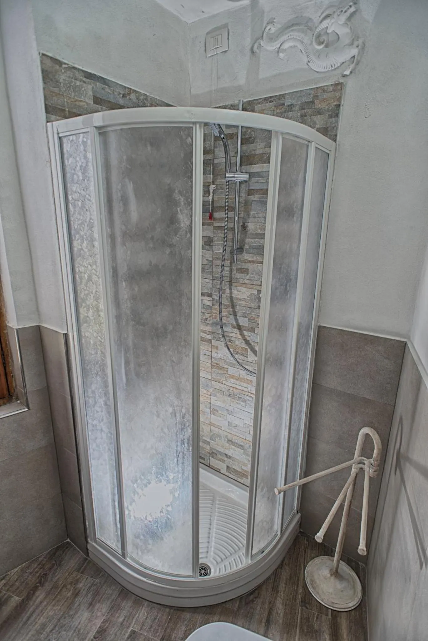 Shower in B.E.A. Maison