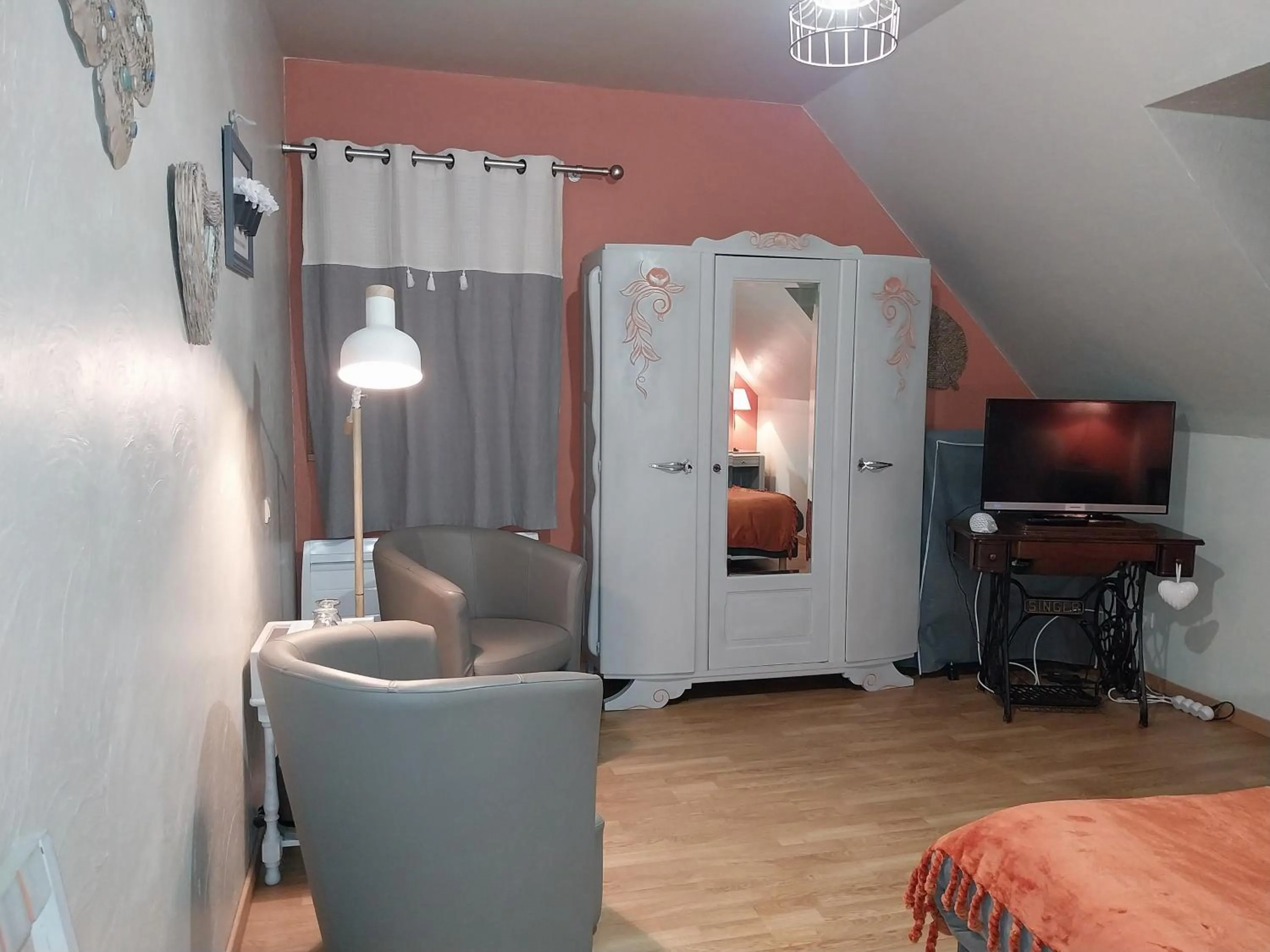 Photo of the whole room in Chambre D'hotes Le Clos Fleuri