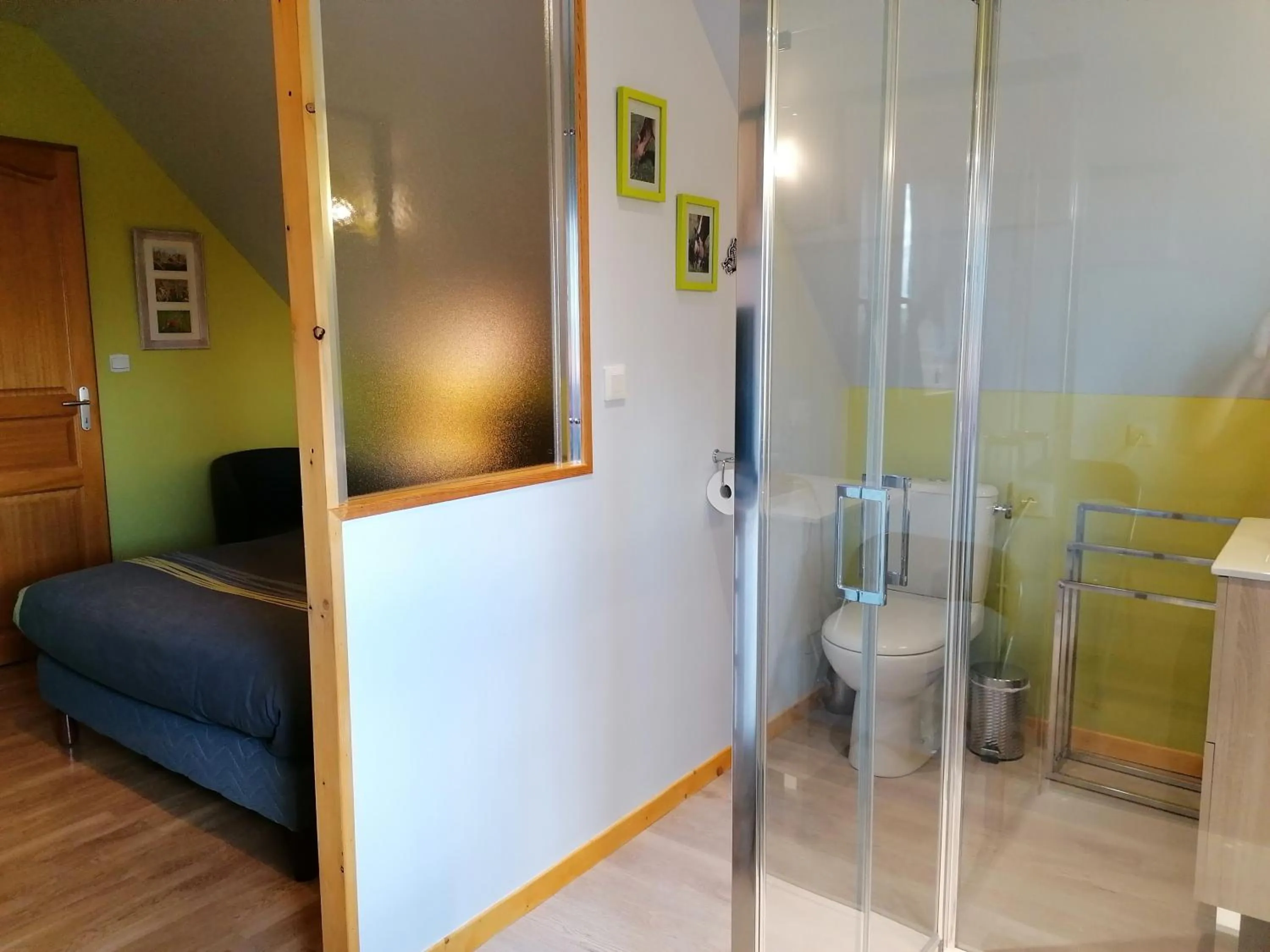 Shower in Chambre D'hotes Le Clos Fleuri