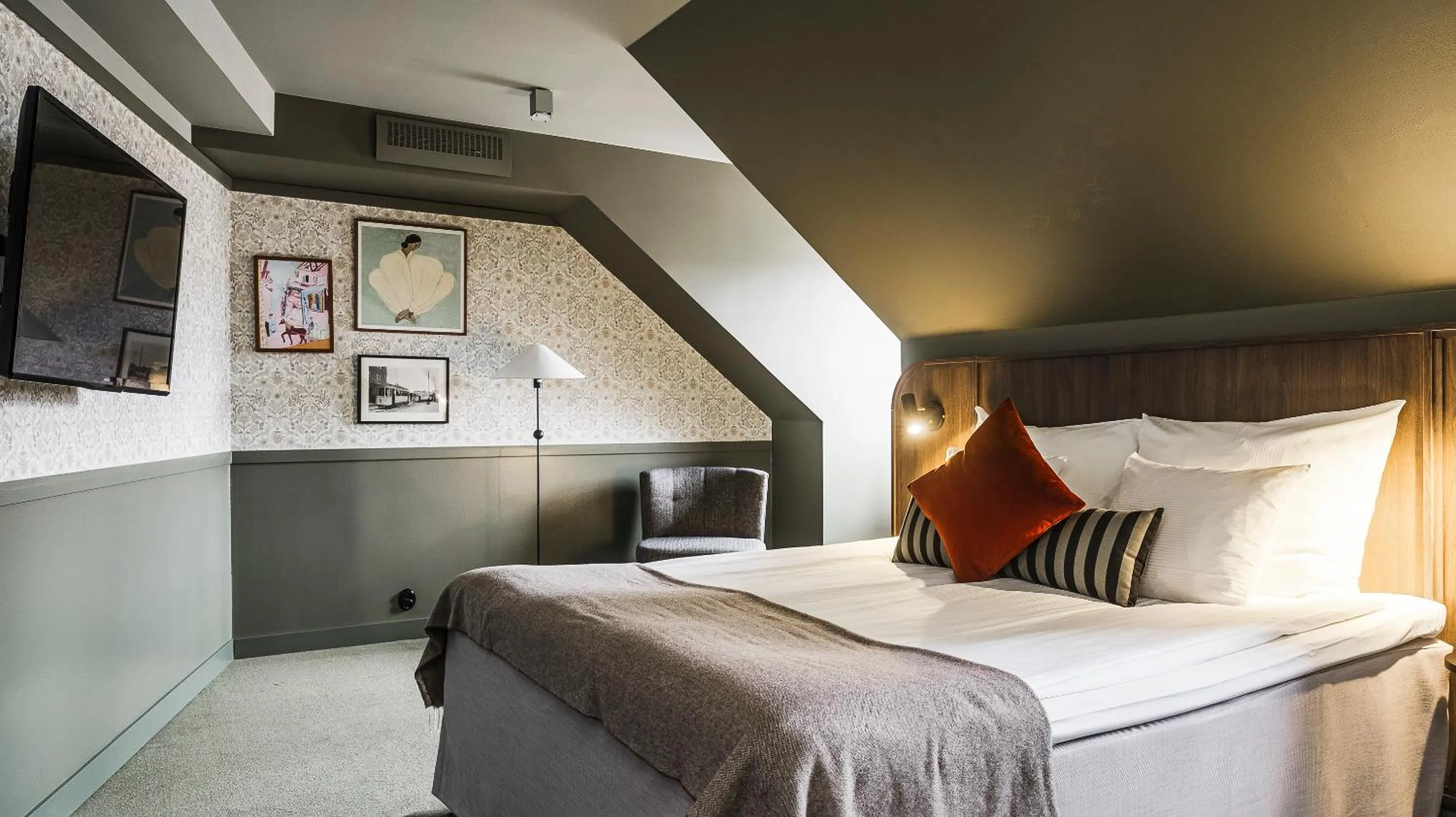 TV and multimedia, Bed in Home Hotel Grand Sundsvall