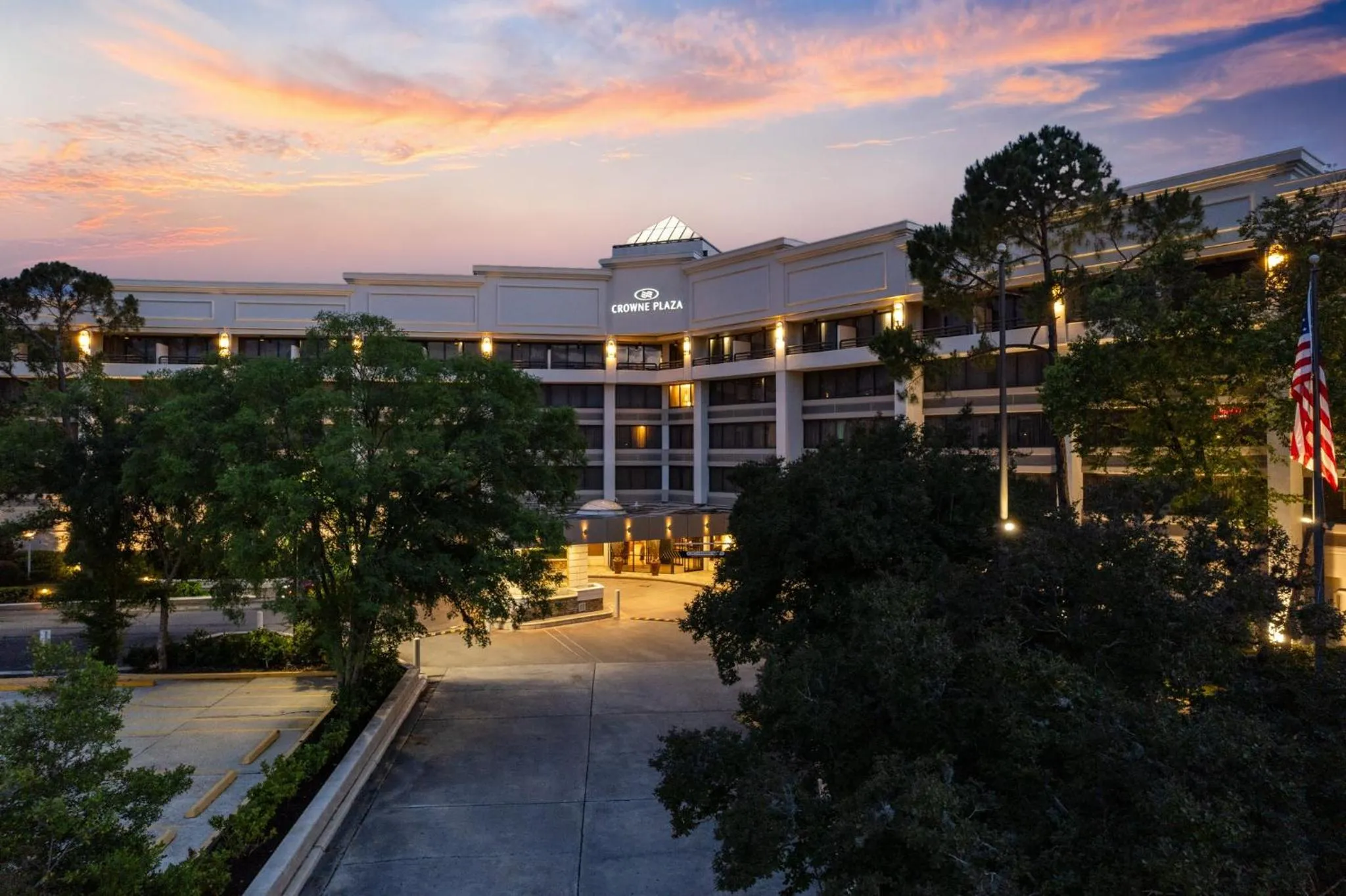 Property building in Crowne Plaza Executive Center Baton Rouge by IHG