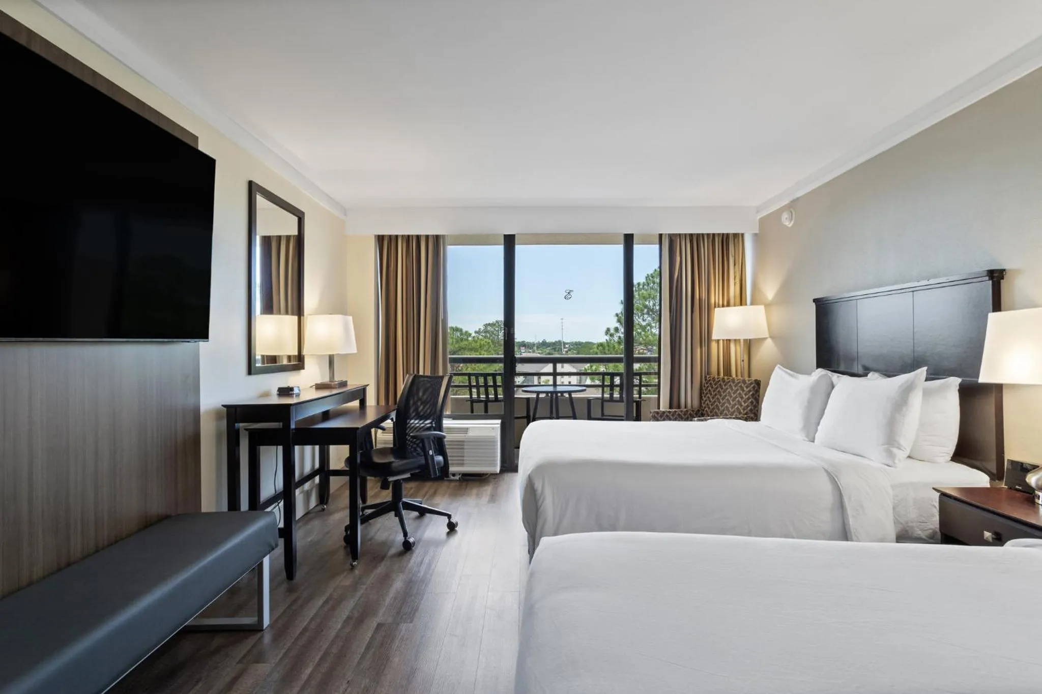 Photo of the whole room, Bed in Crowne Plaza Executive Center Baton Rouge by IHG