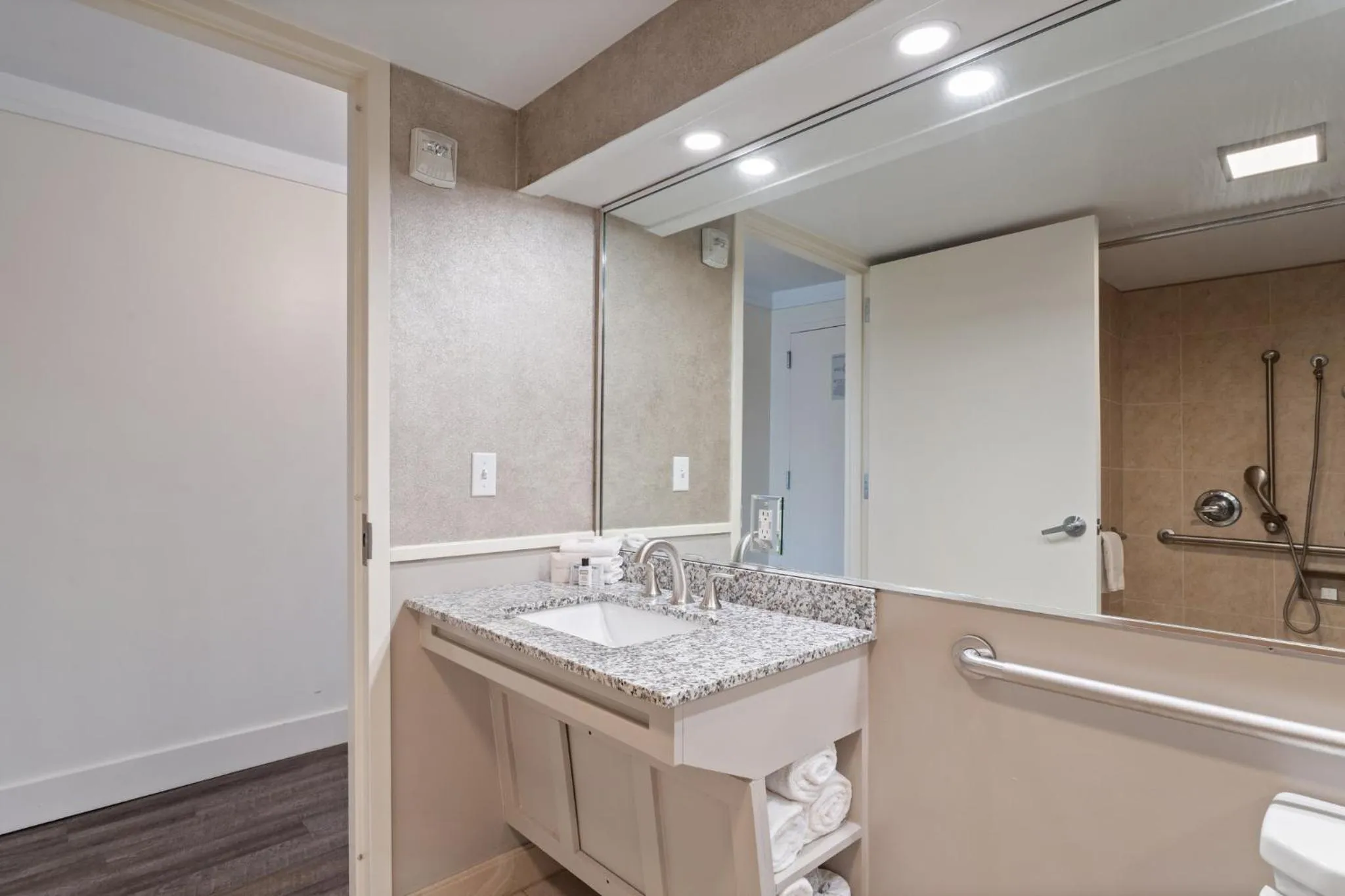 Photo of the whole room in Crowne Plaza Executive Center Baton Rouge by IHG