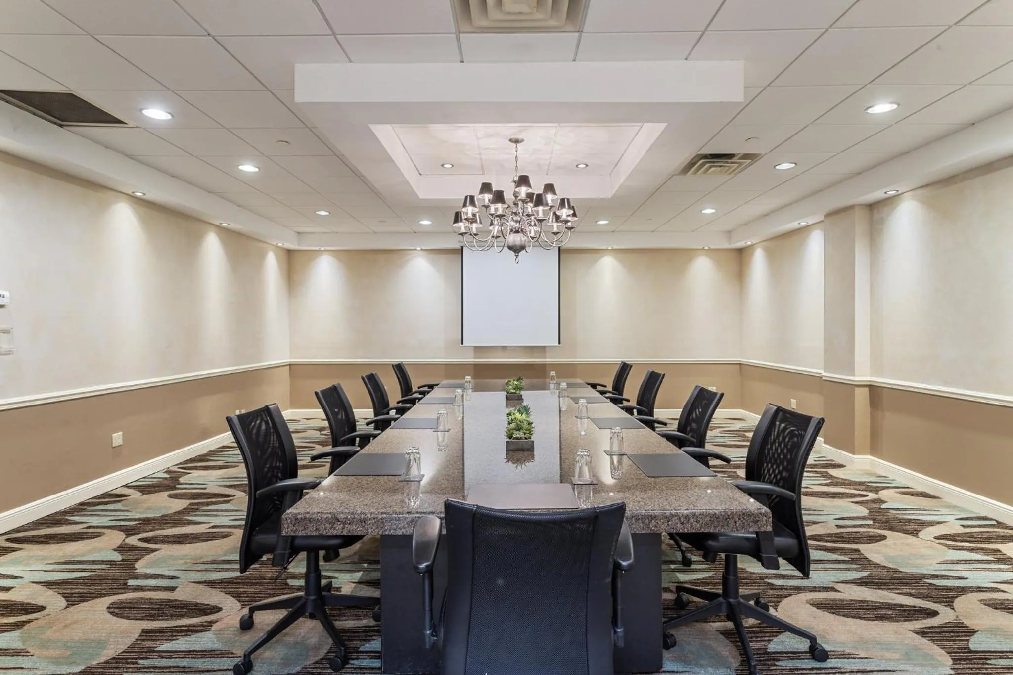 Meeting/conference room in Crowne Plaza Executive Center Baton Rouge by IHG